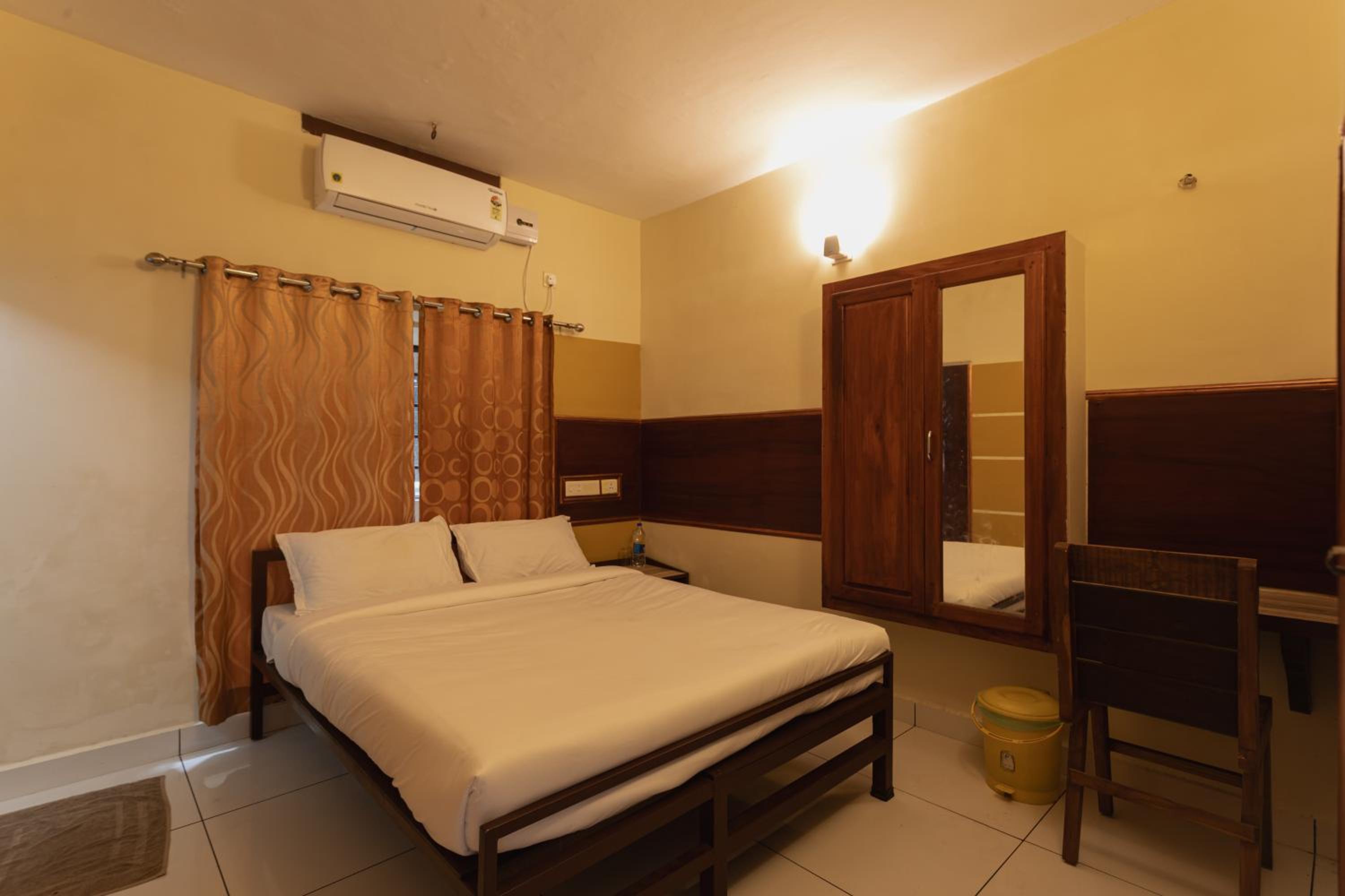 Small Double Room - Photo 3