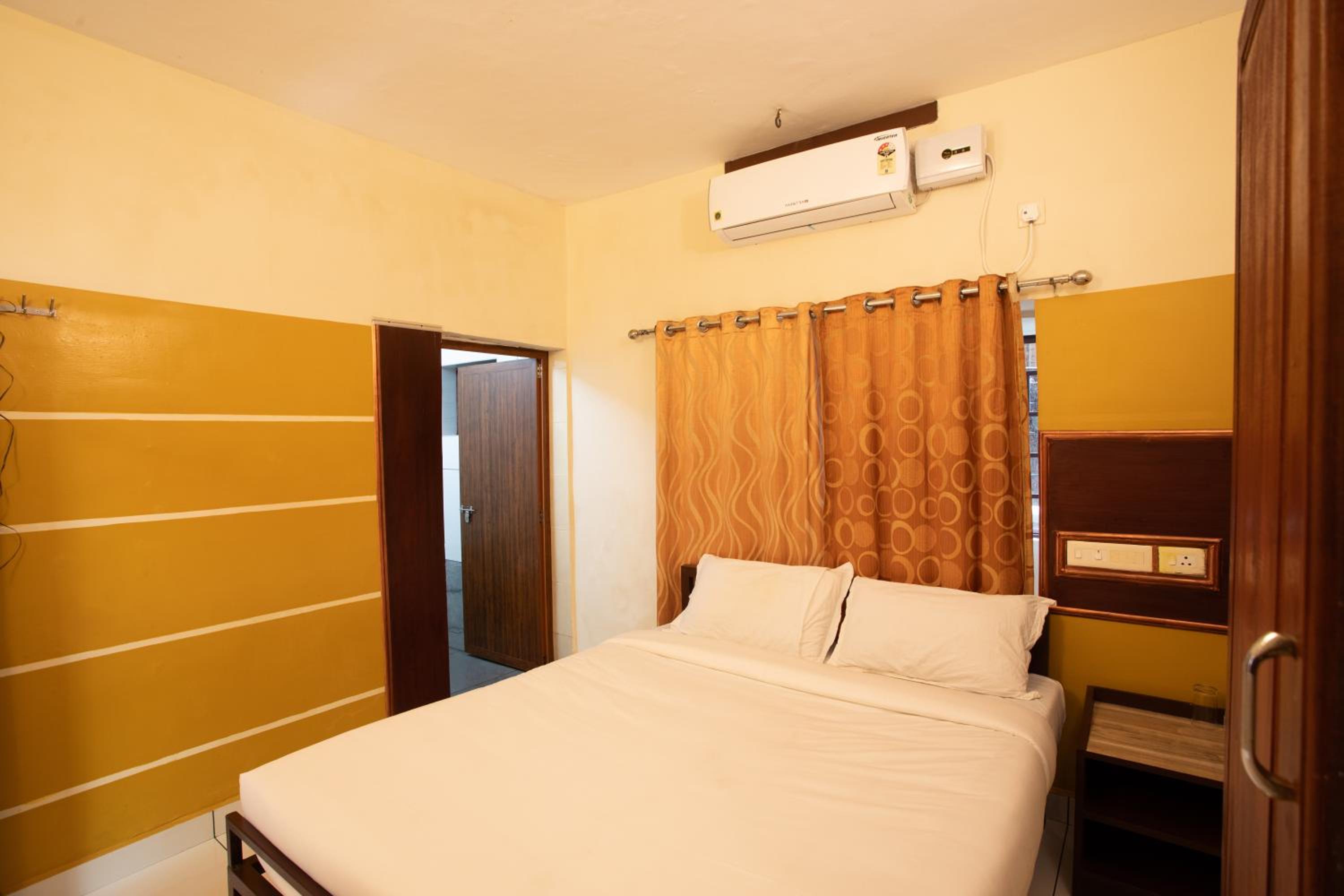 Small Double Room - Photo 4