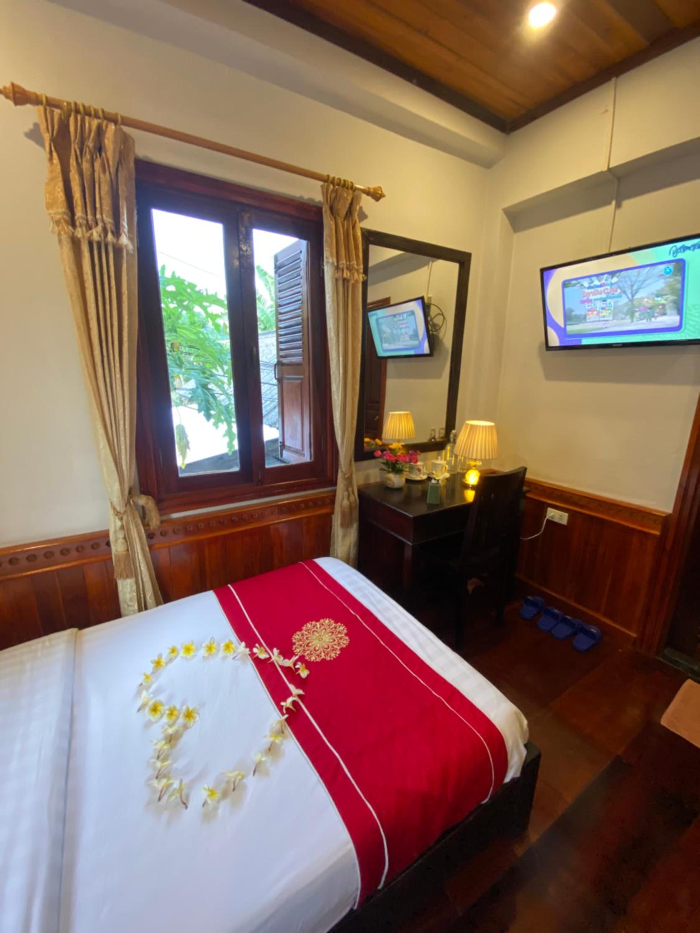 Deluxe Double Room - Photo 12