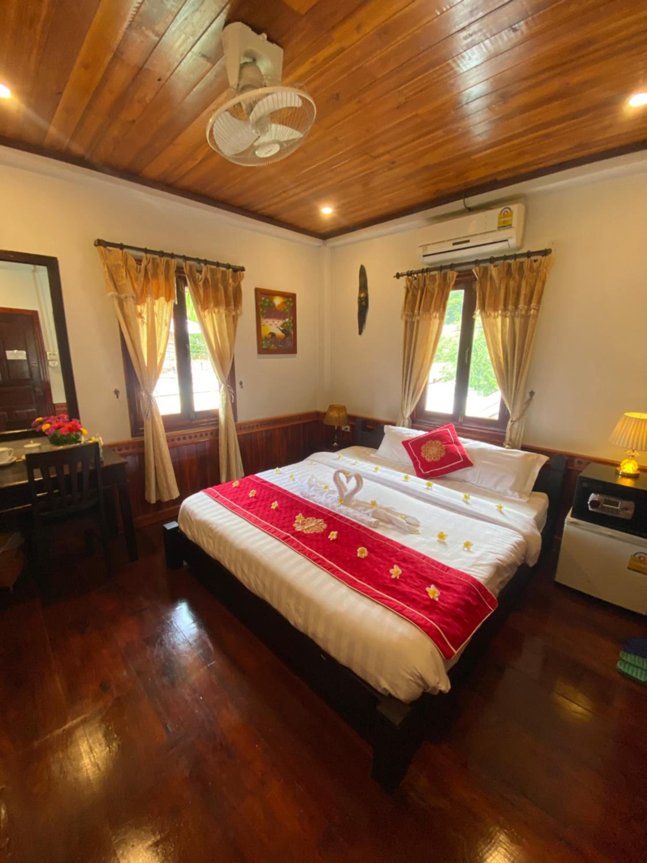 Deluxe Double Room - Photo 13