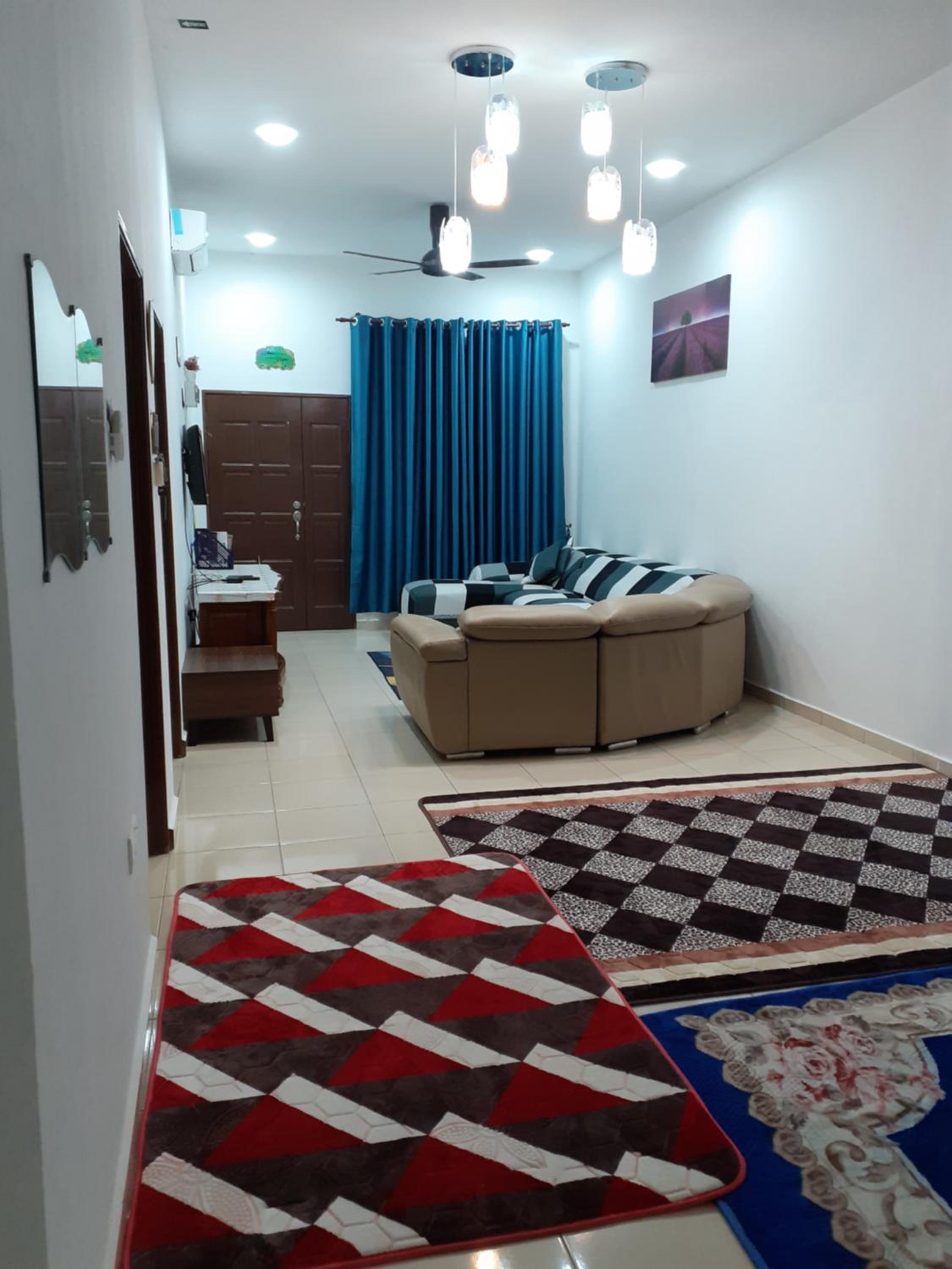 Five-Bedroom House photo 1