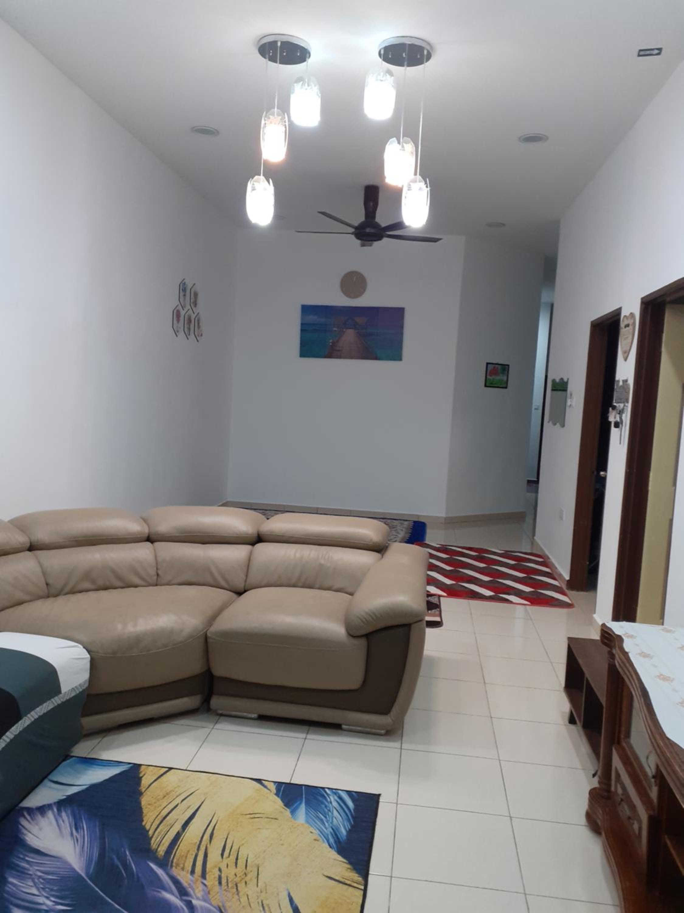 Five-Bedroom House photo 2