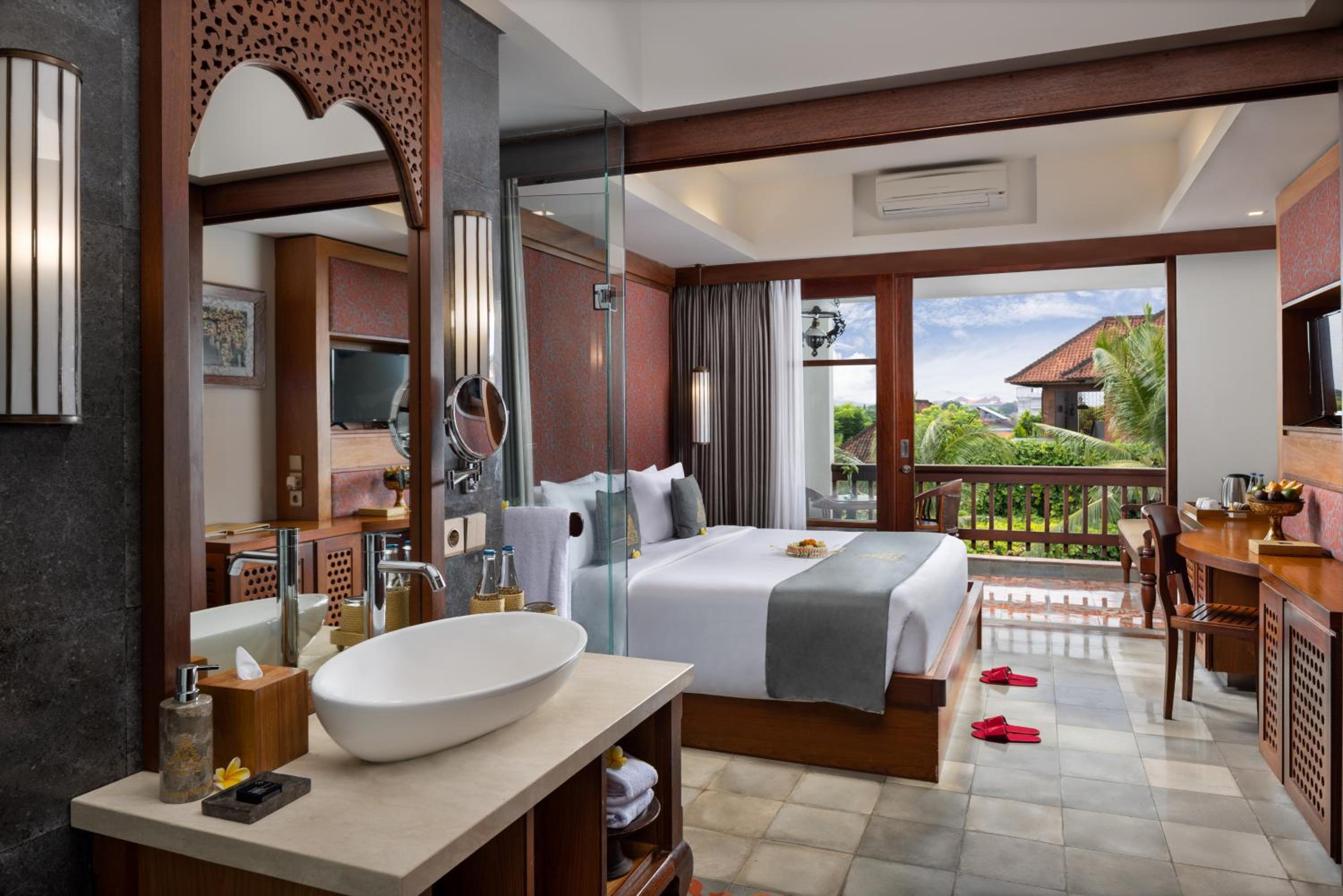 Deluxe Double or Twin Room with Pool View (Room Only)  photo 2