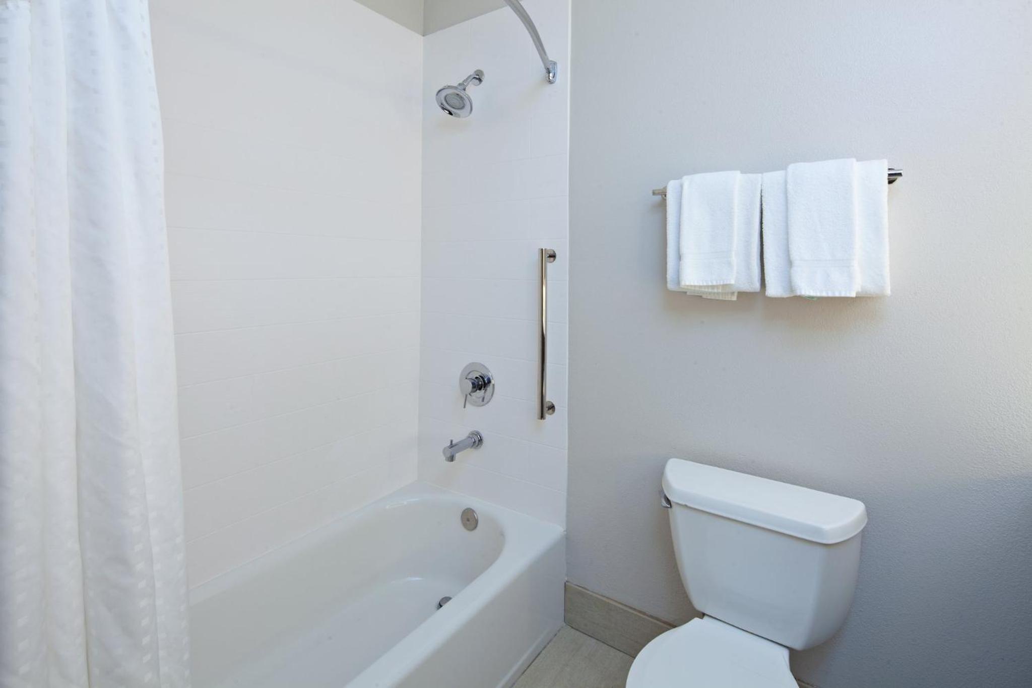 Standard King Room - Photo 2