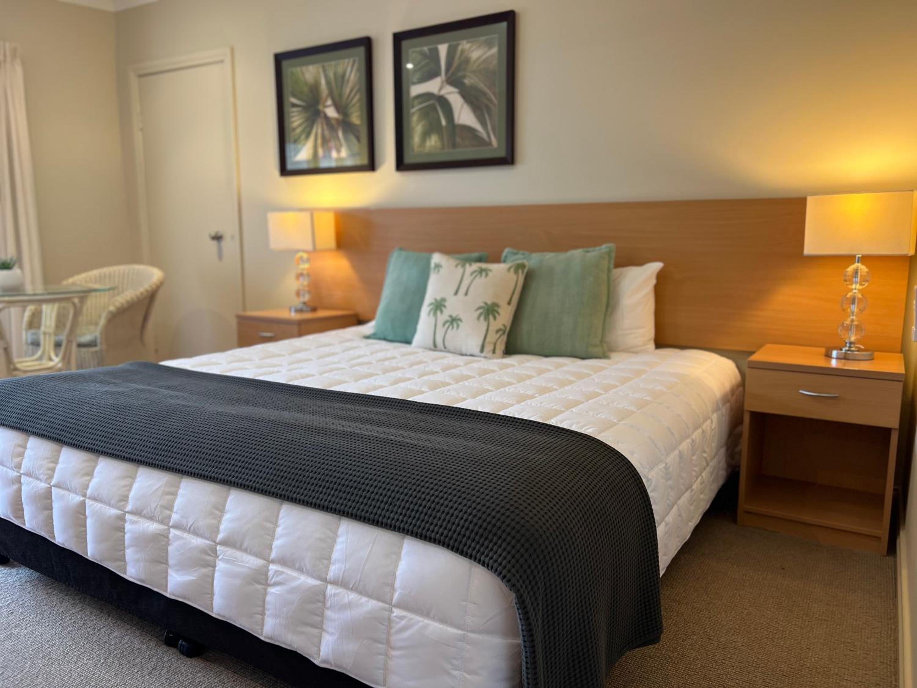 Deluxe King Room - Photo 5