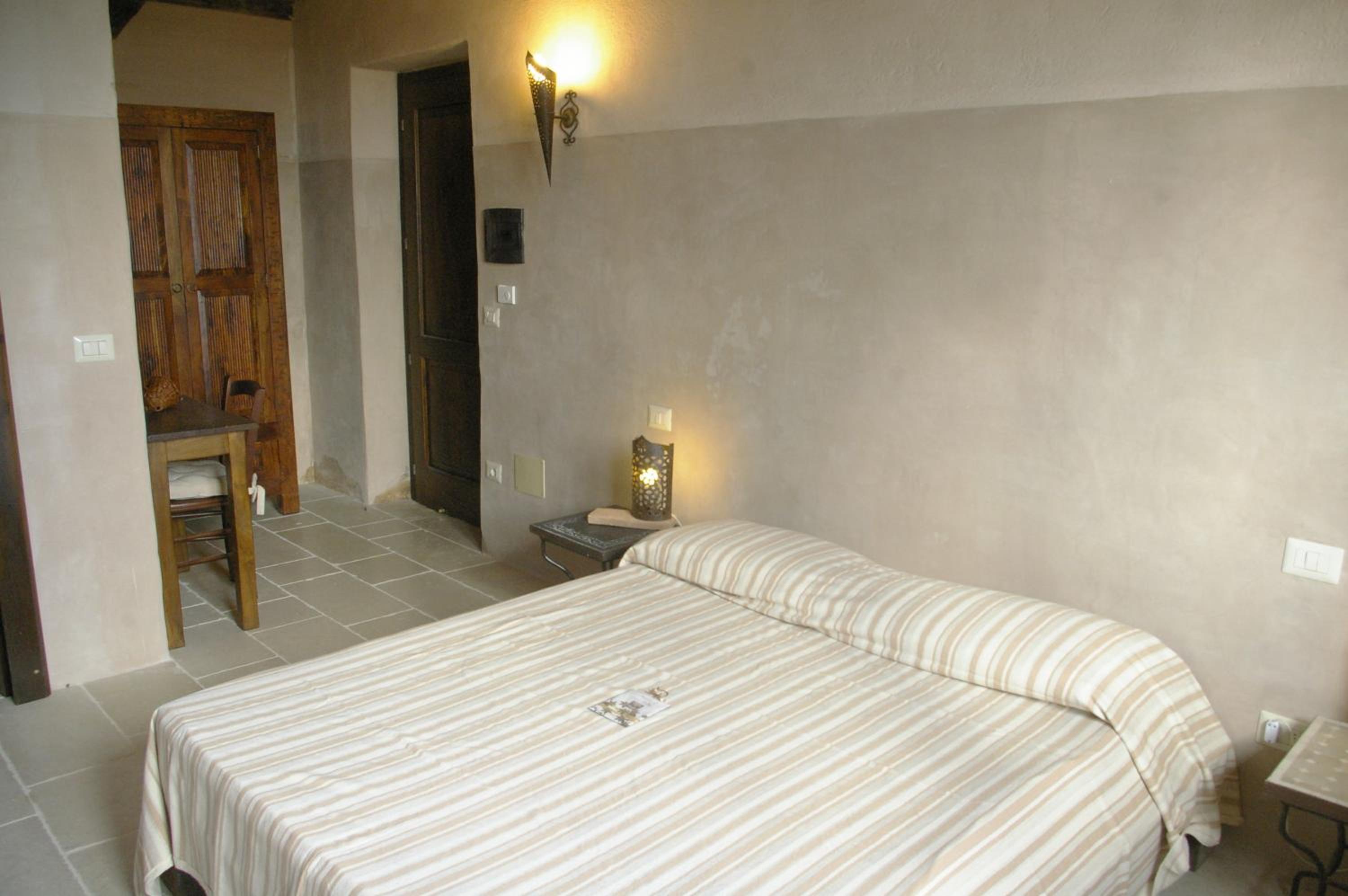 Classic Double Room with Shower photo 2