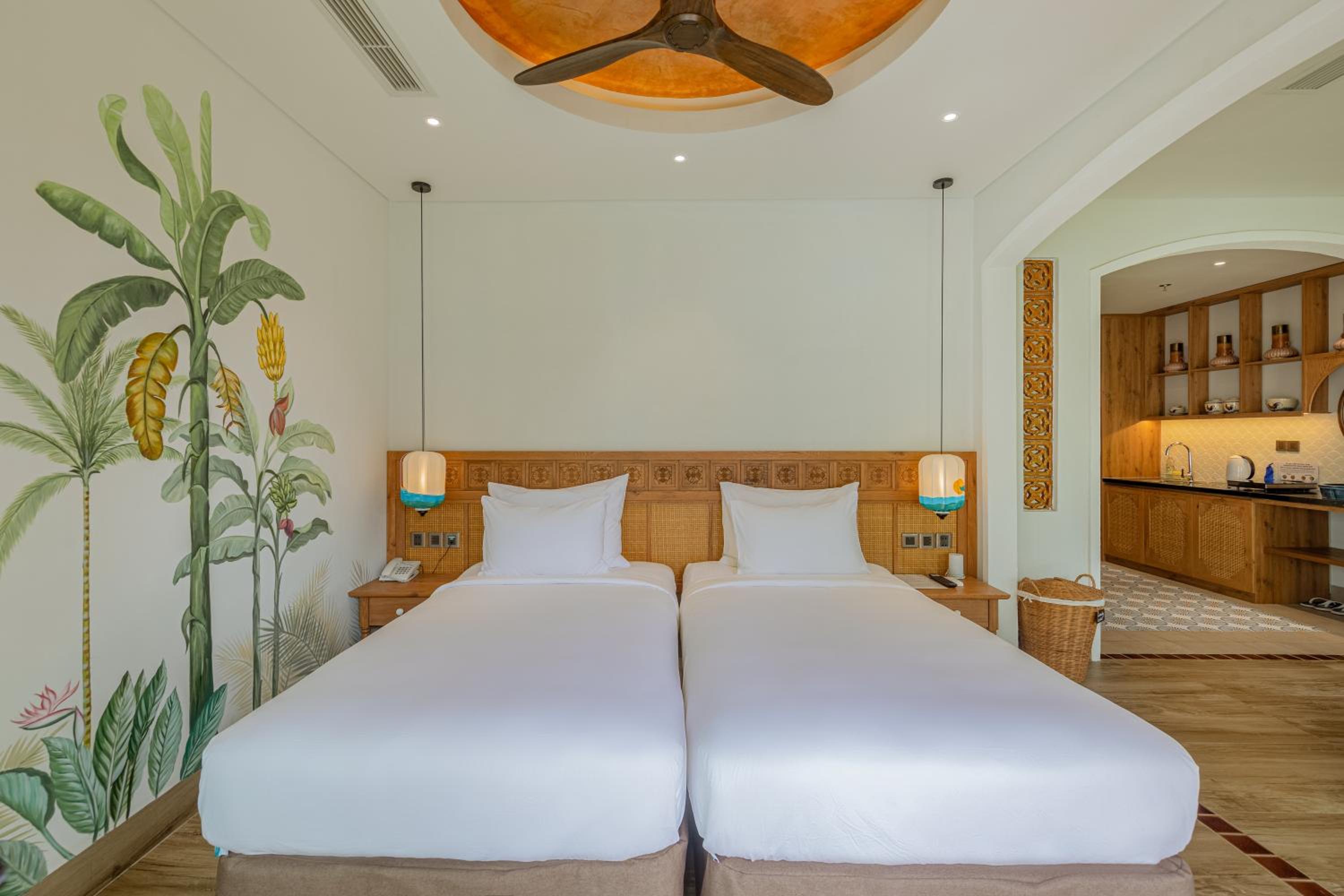 Large Twin Room - Photo 2