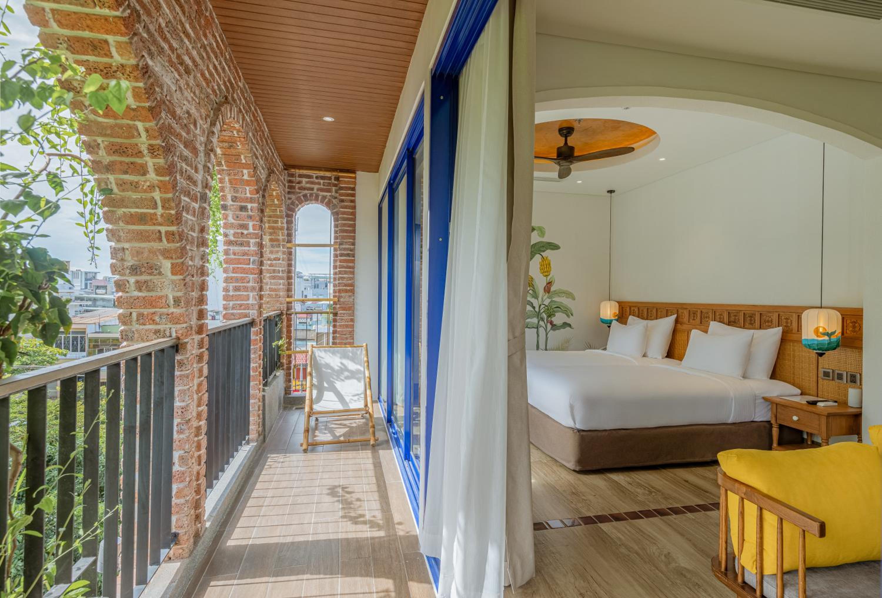 Large Twin Room - Photo 6