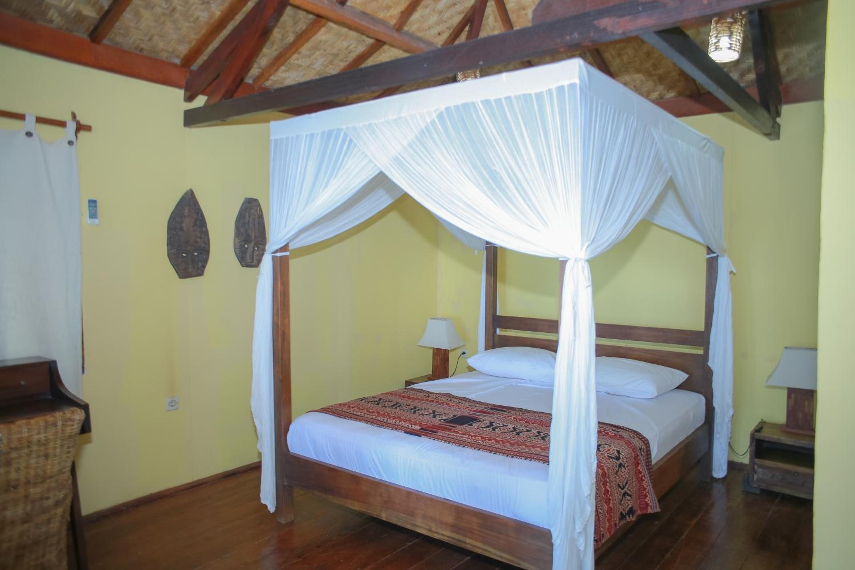 Deluxe Double Room with Side Sea View photo 3