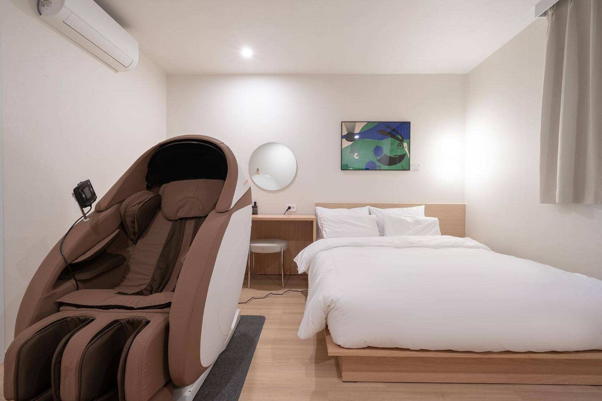 Massage Chair Room - Photo 10