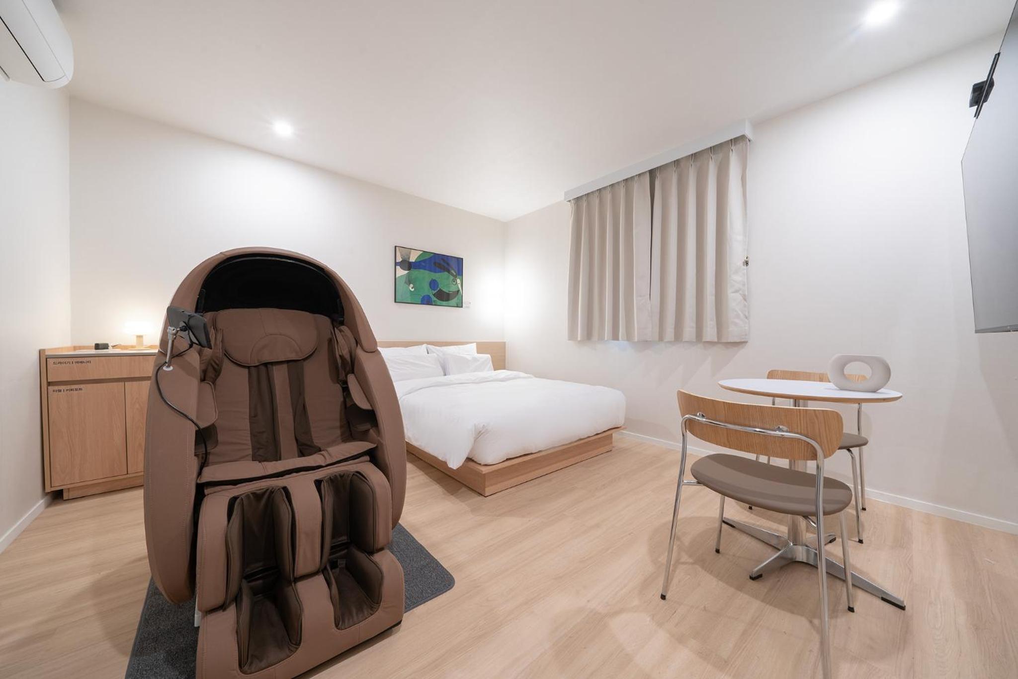 Massage Chair Room - Photo 3