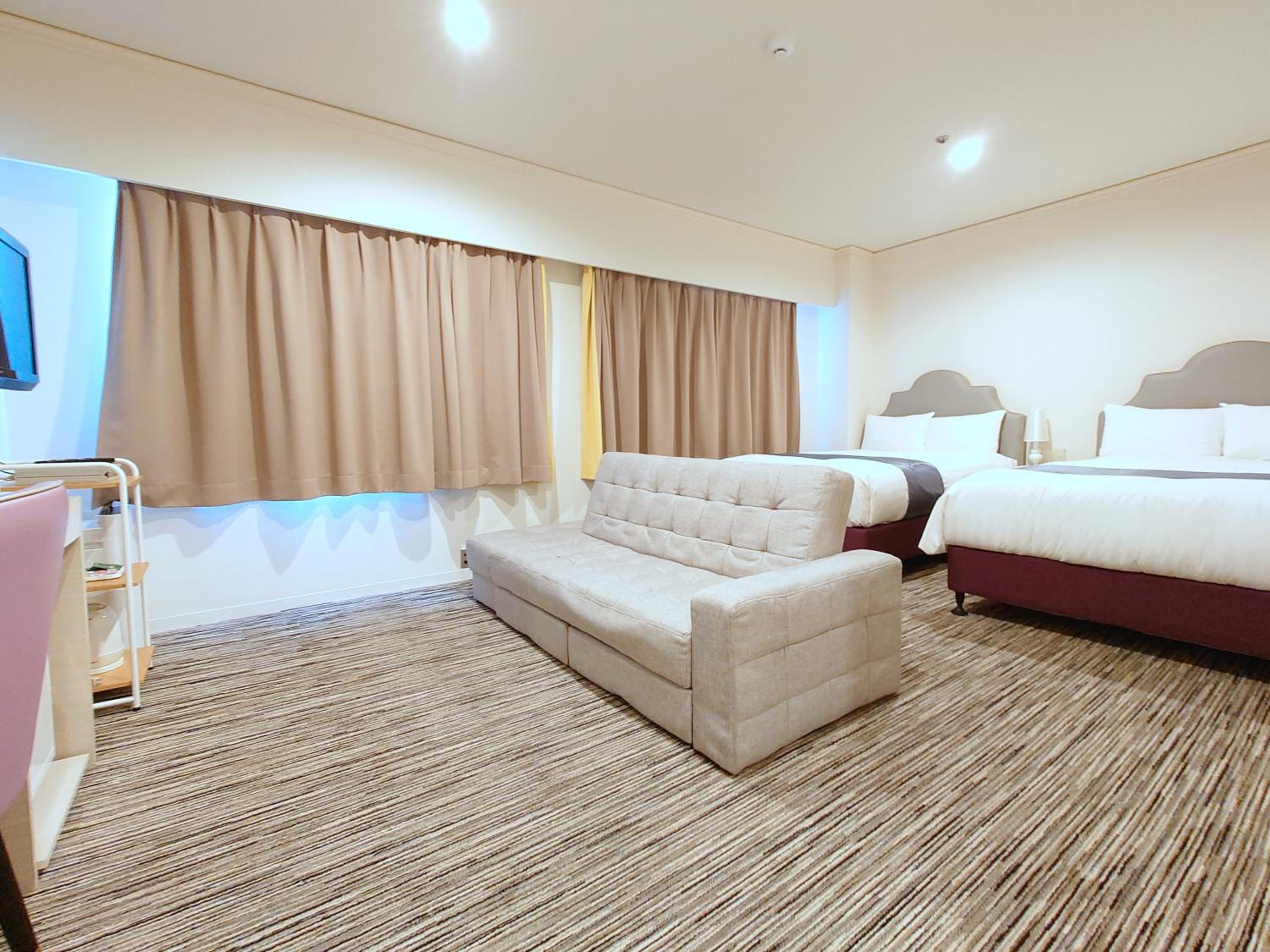 Premium Twin Room - Non-Smoking photo 3