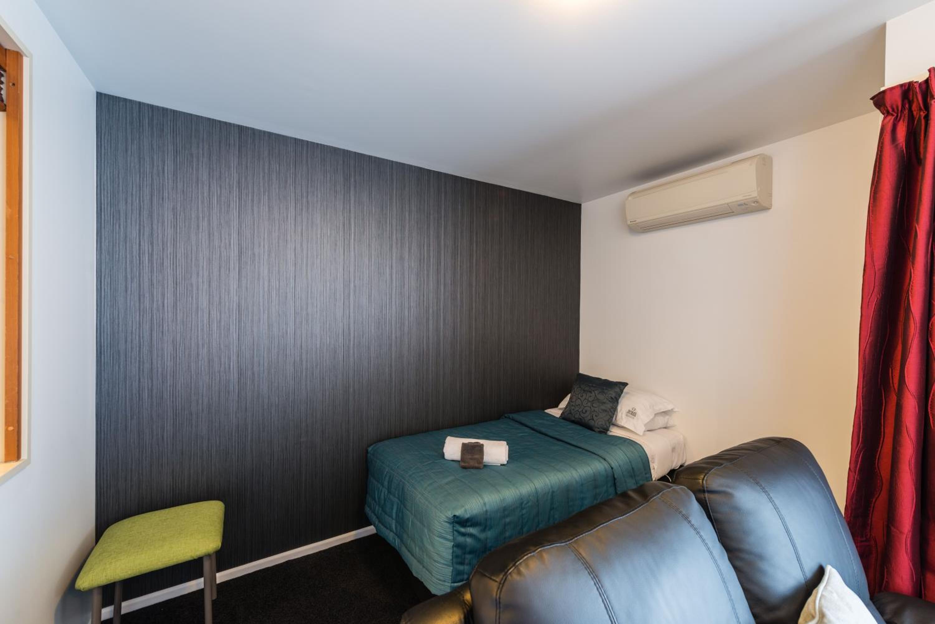 One-Bedroom Apartment - Photo 11