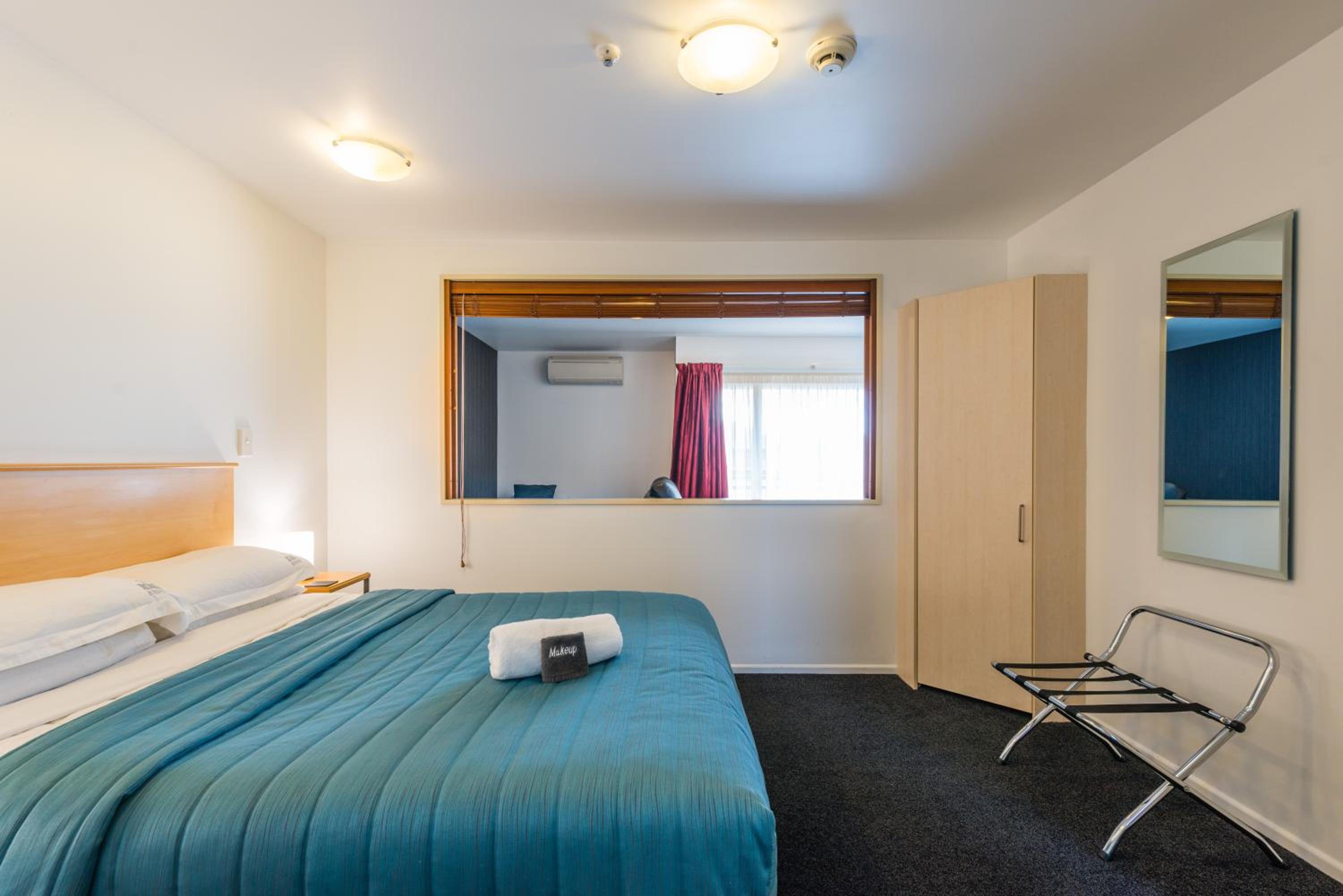 One-Bedroom Apartment - Photo 2