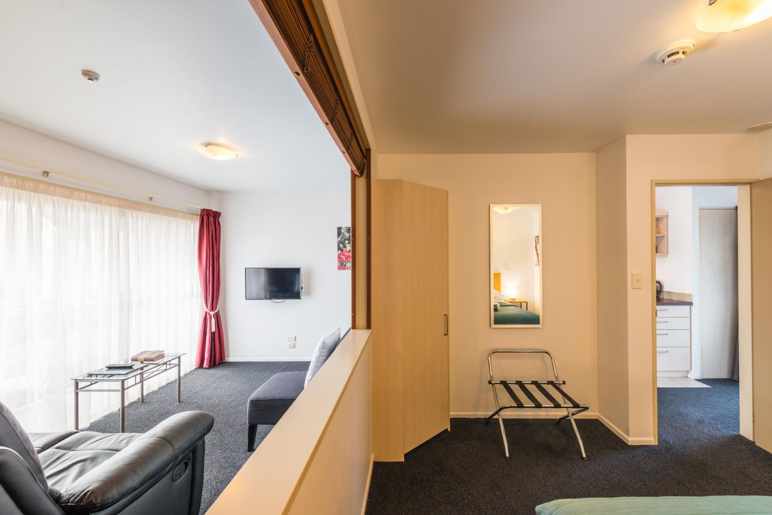 One-Bedroom Apartment - Photo 8