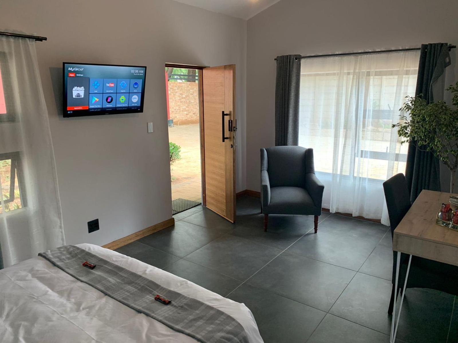 Deluxe Double Room - Photo 13