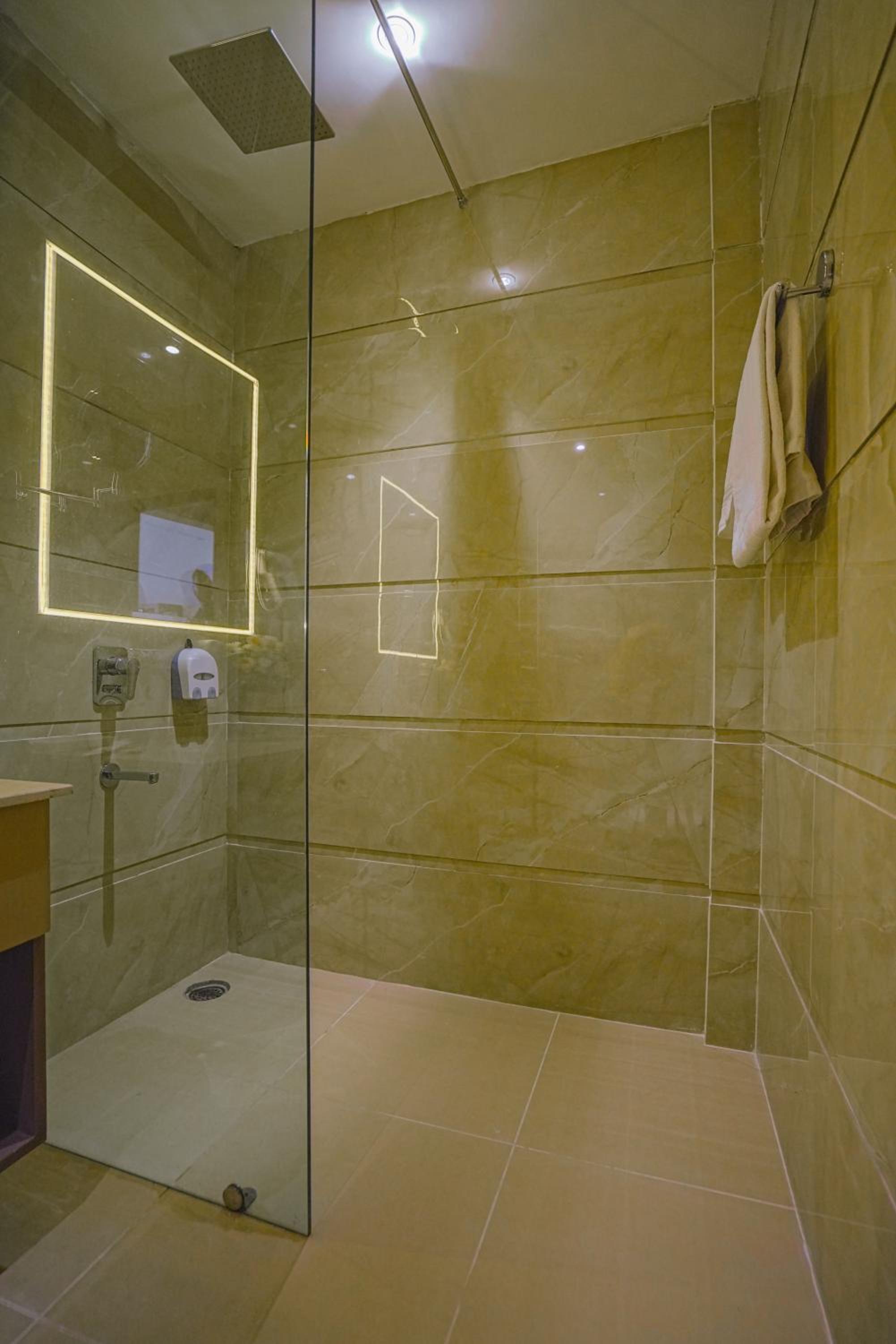 Deluxe Room - Photo 9