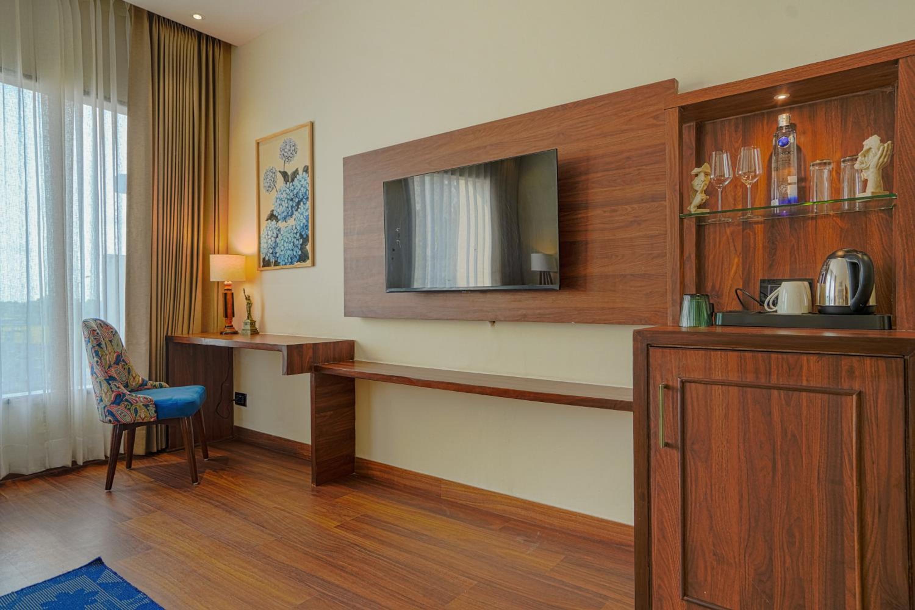 Deluxe Room - Photo 6