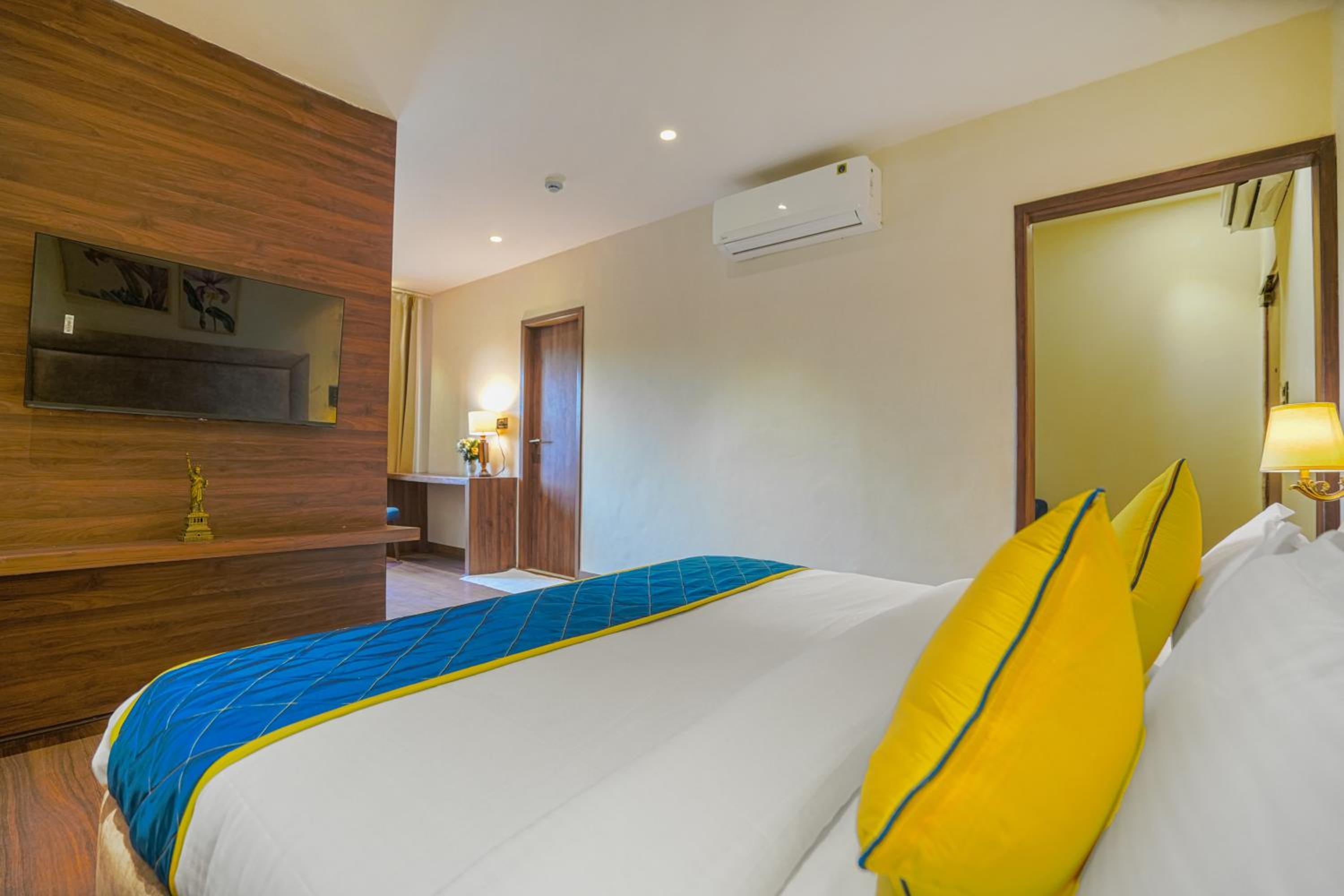 Suite - Photo 15