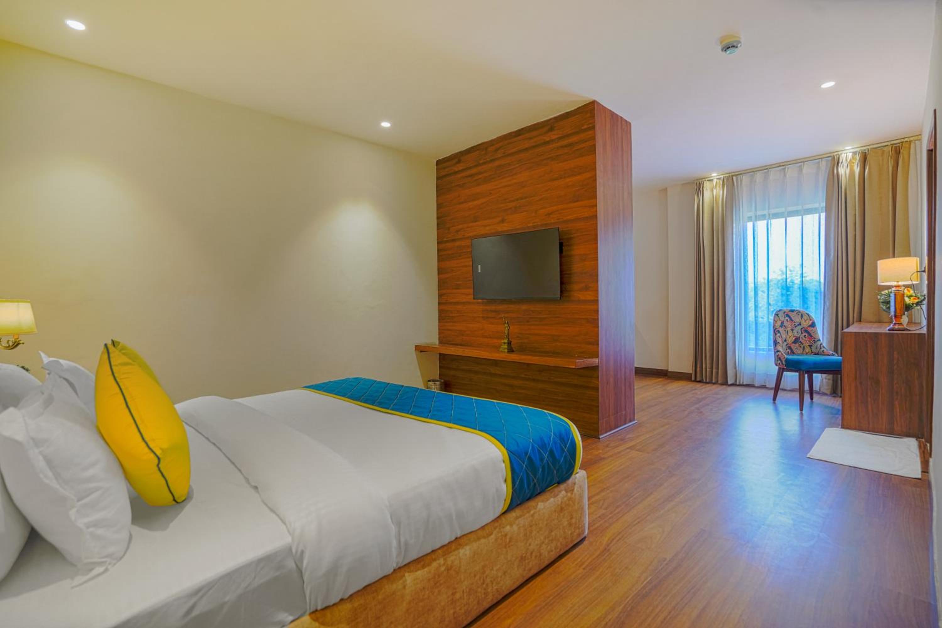 Suite - Photo 12