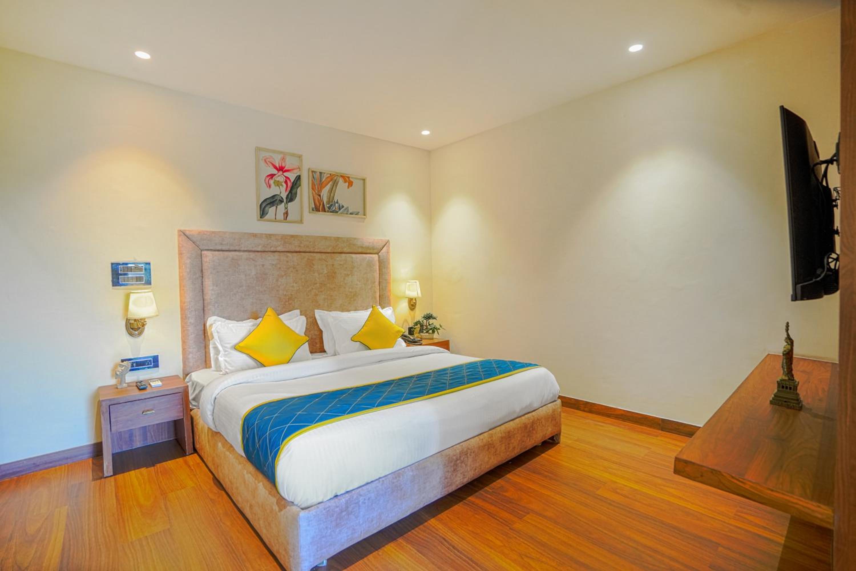 Suite - Photo 16