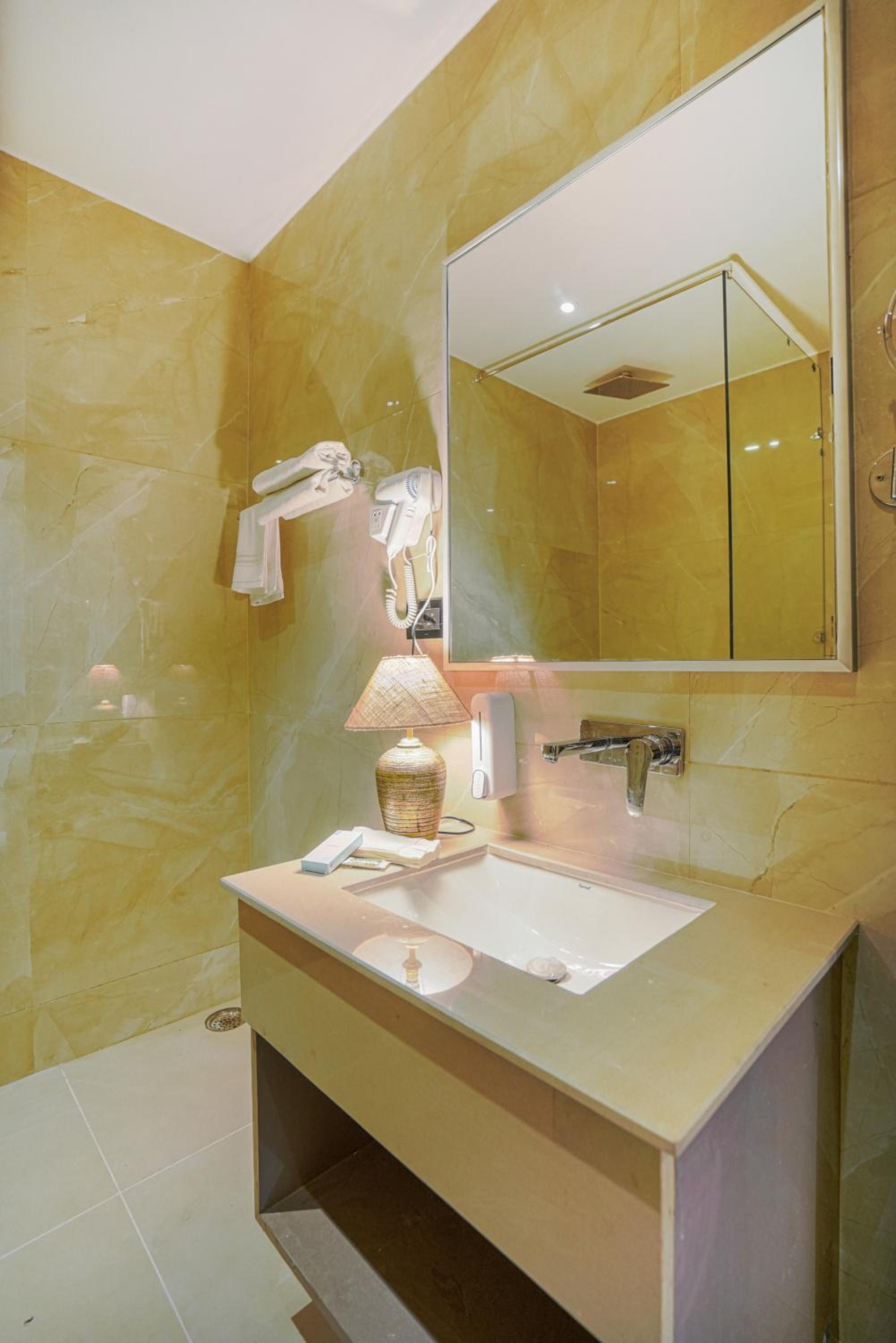 Suite - Photo 6