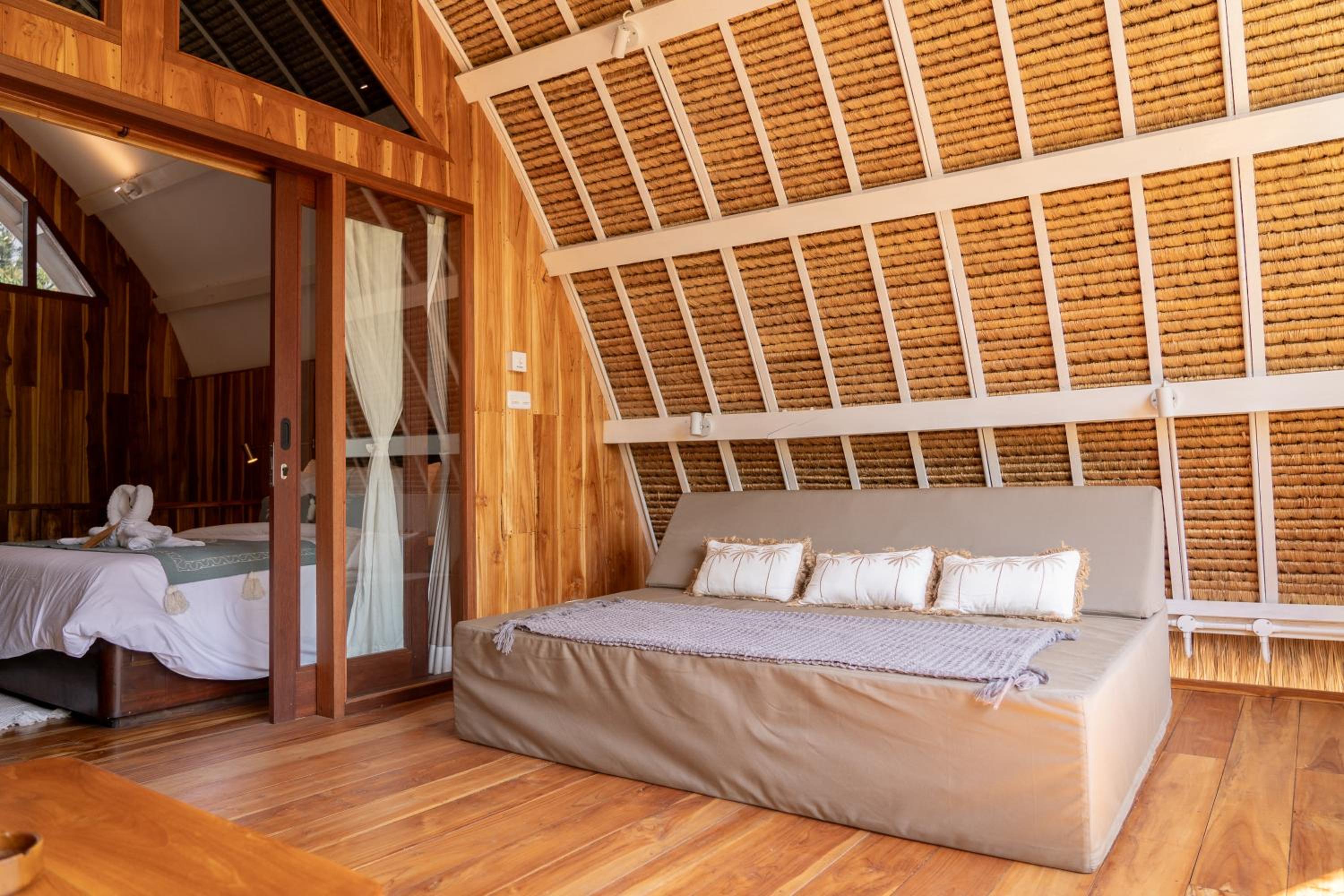 Villa With Private Pool - Photo 13