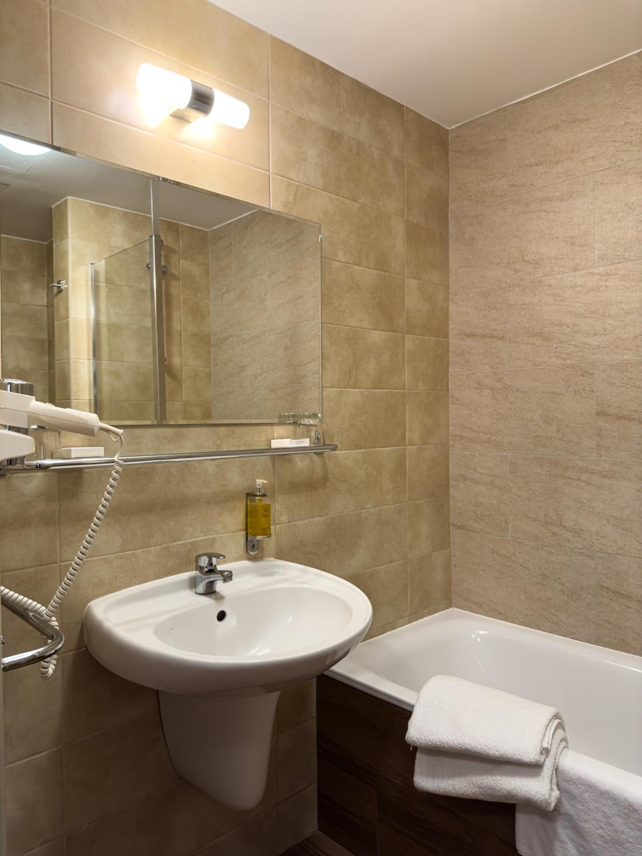Superior Twin Room photo 3