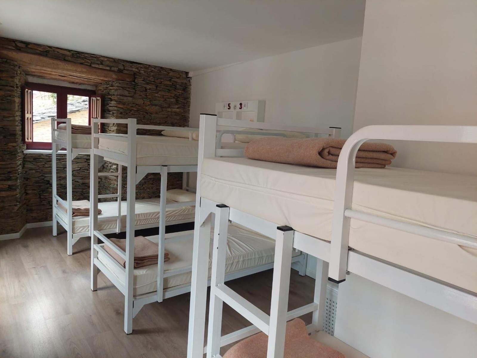 Cama en Dormitorio Mixto de 6 Camas