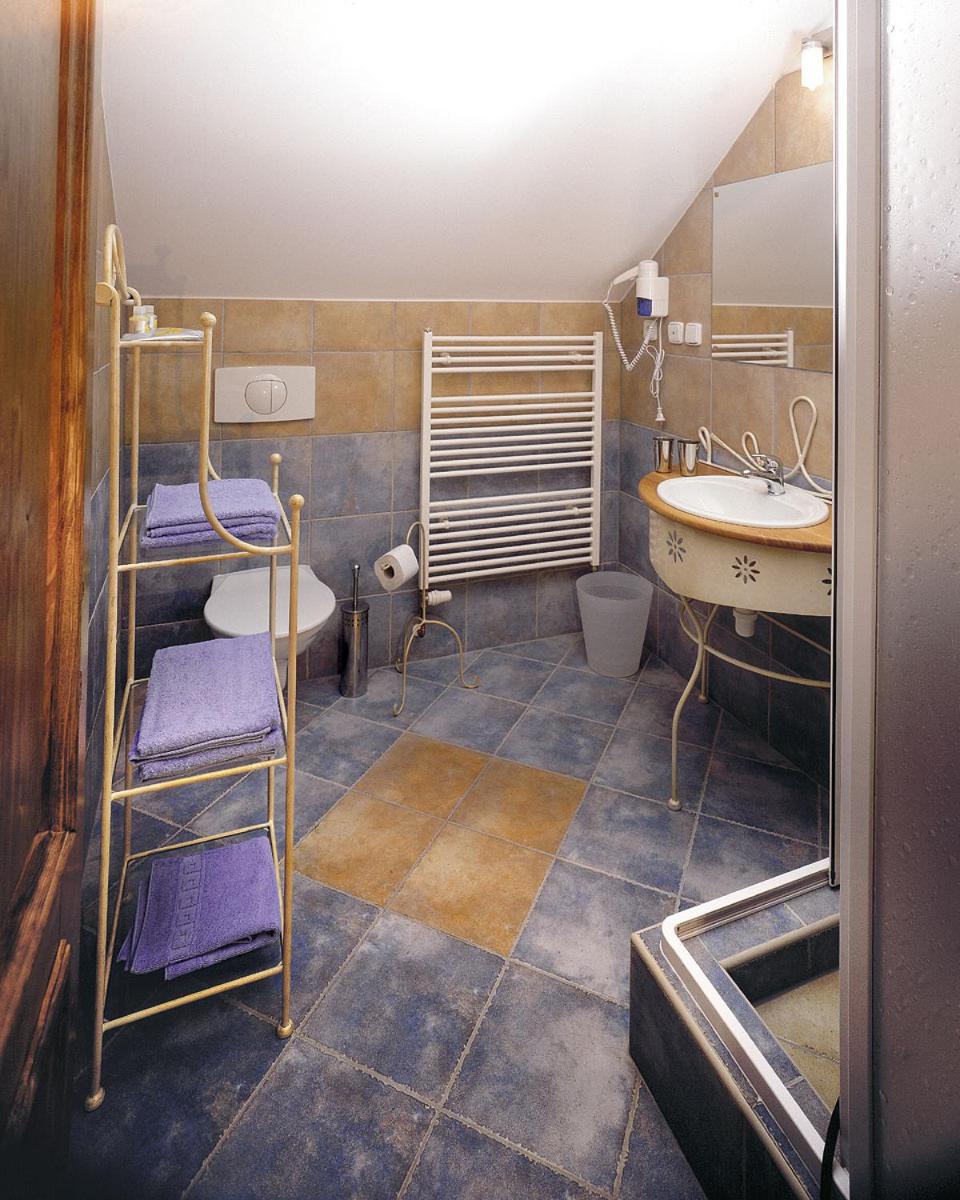 Double Room with Spa Bath photo 3