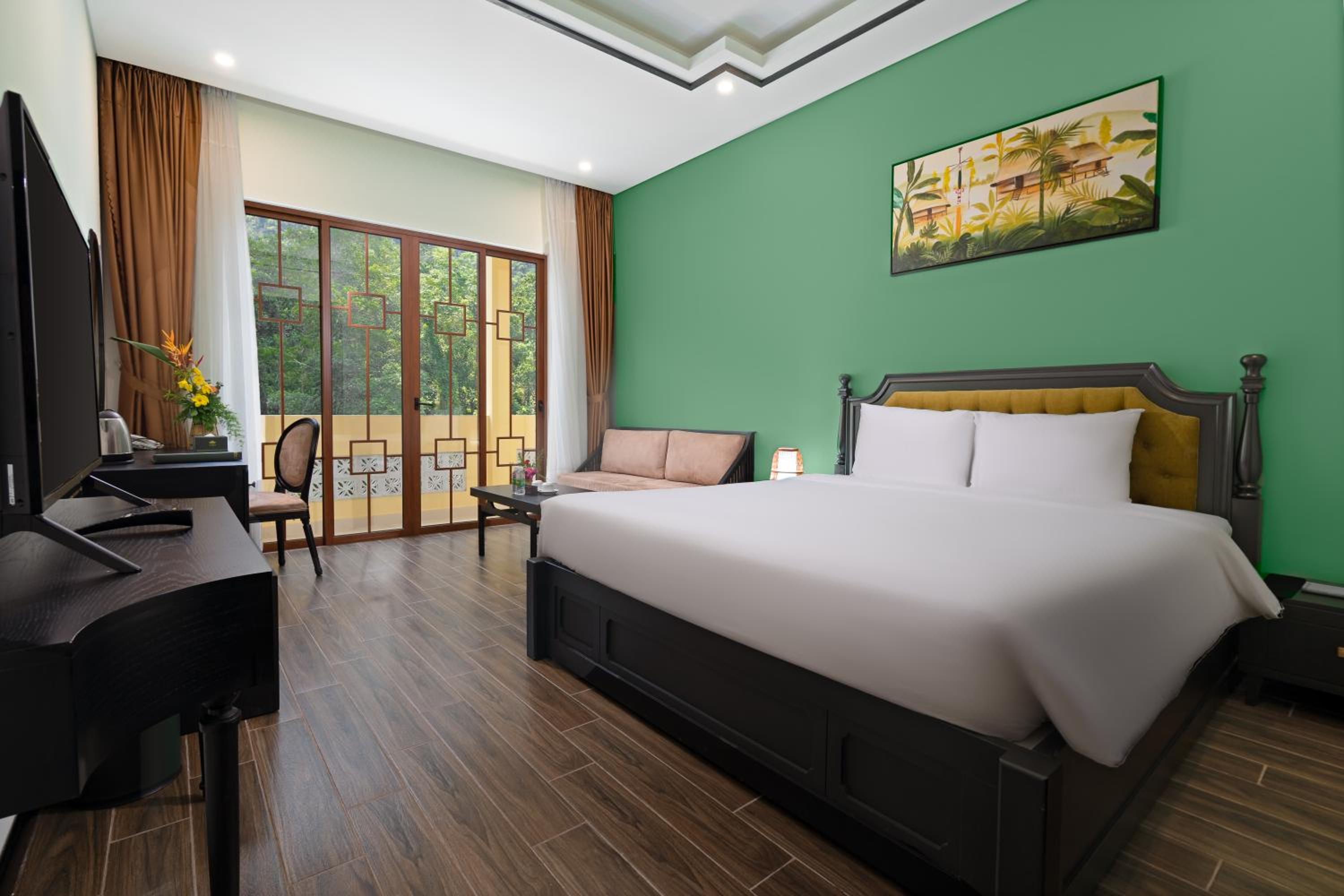 One-Bedroom Apartment with Balcony and Mountain View