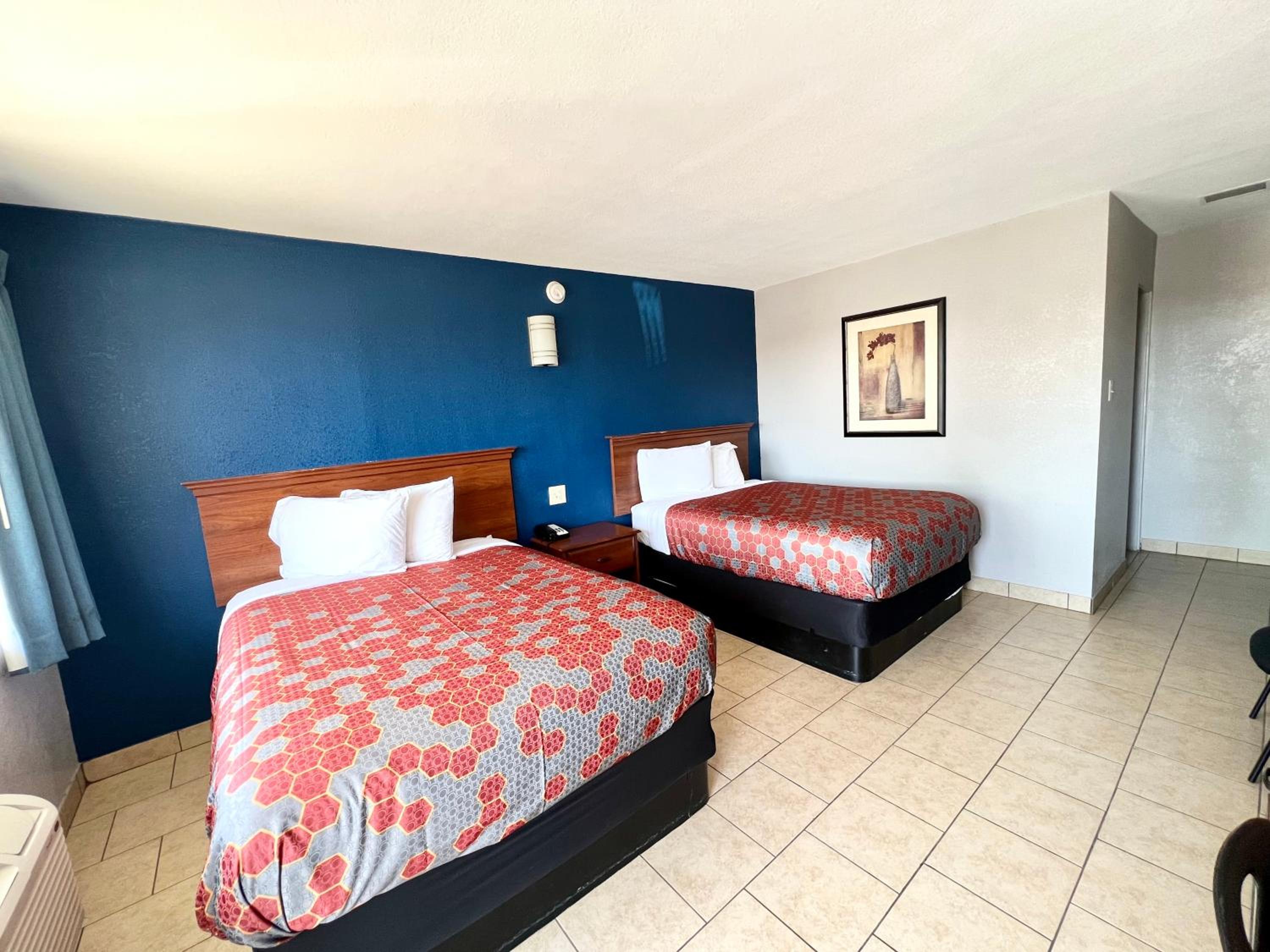 Double Room with Two Beds - Non-Smoking photo 2
