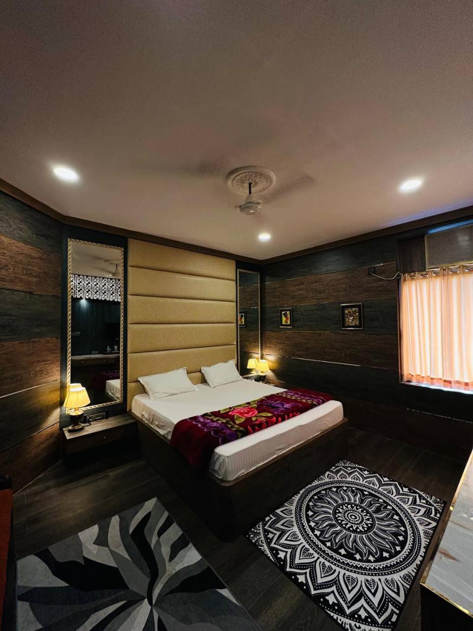 Superior King Room - Photo 11