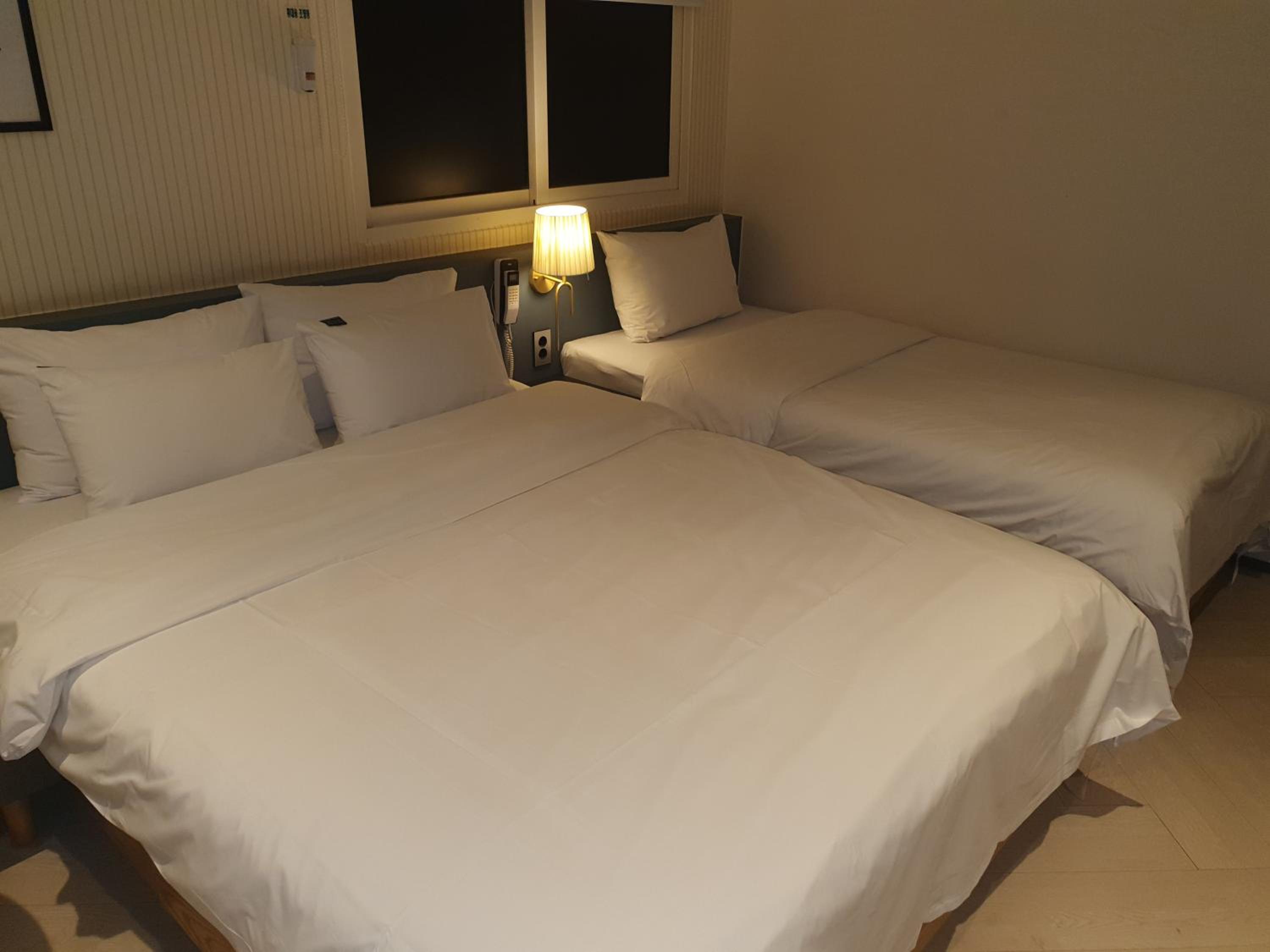Twin Room - Photo 4