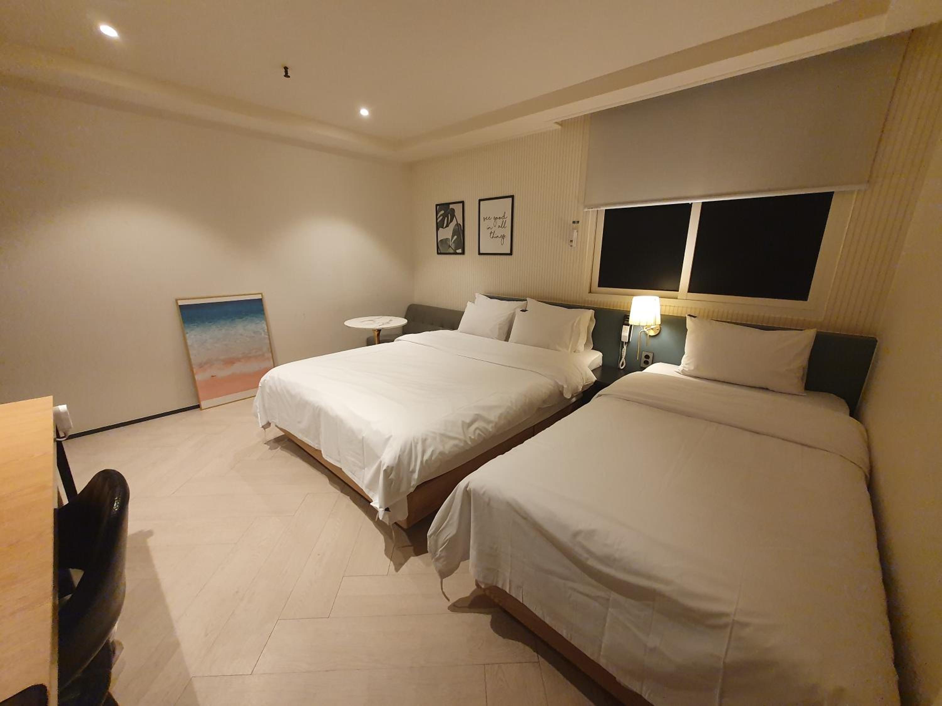 Twin Room - Photo 1
