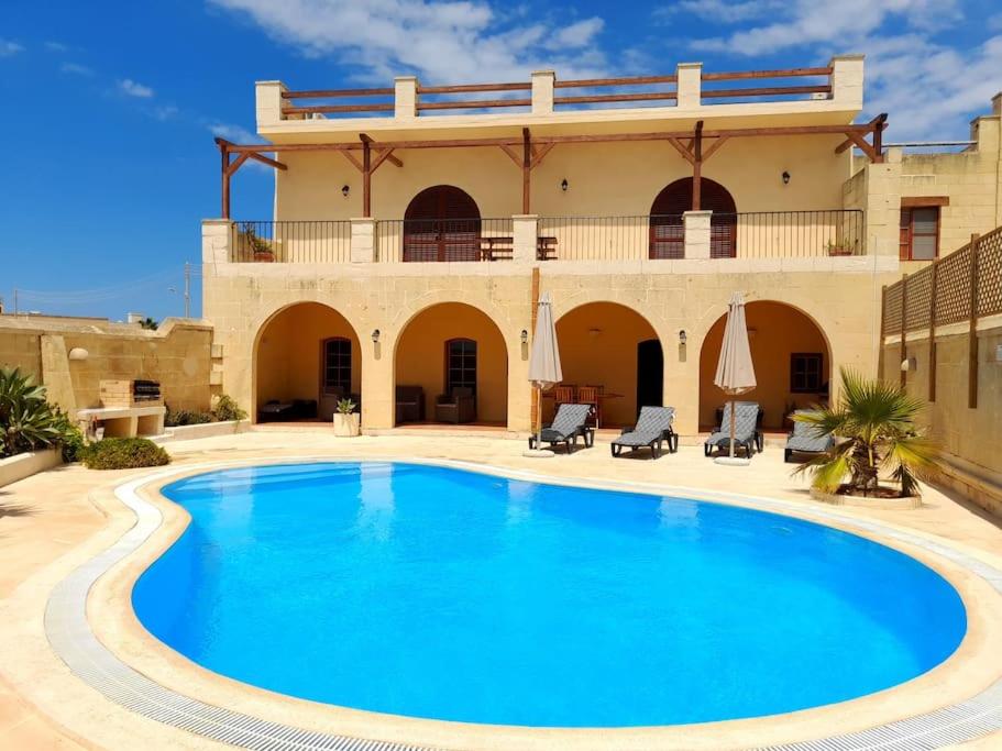 Villa photo 1