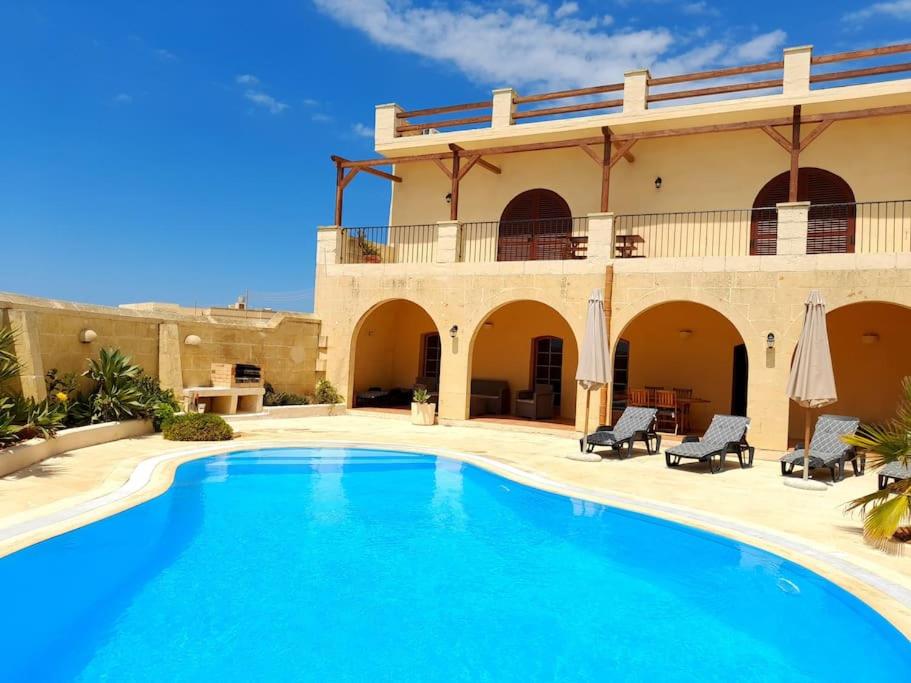 Villa photo 2