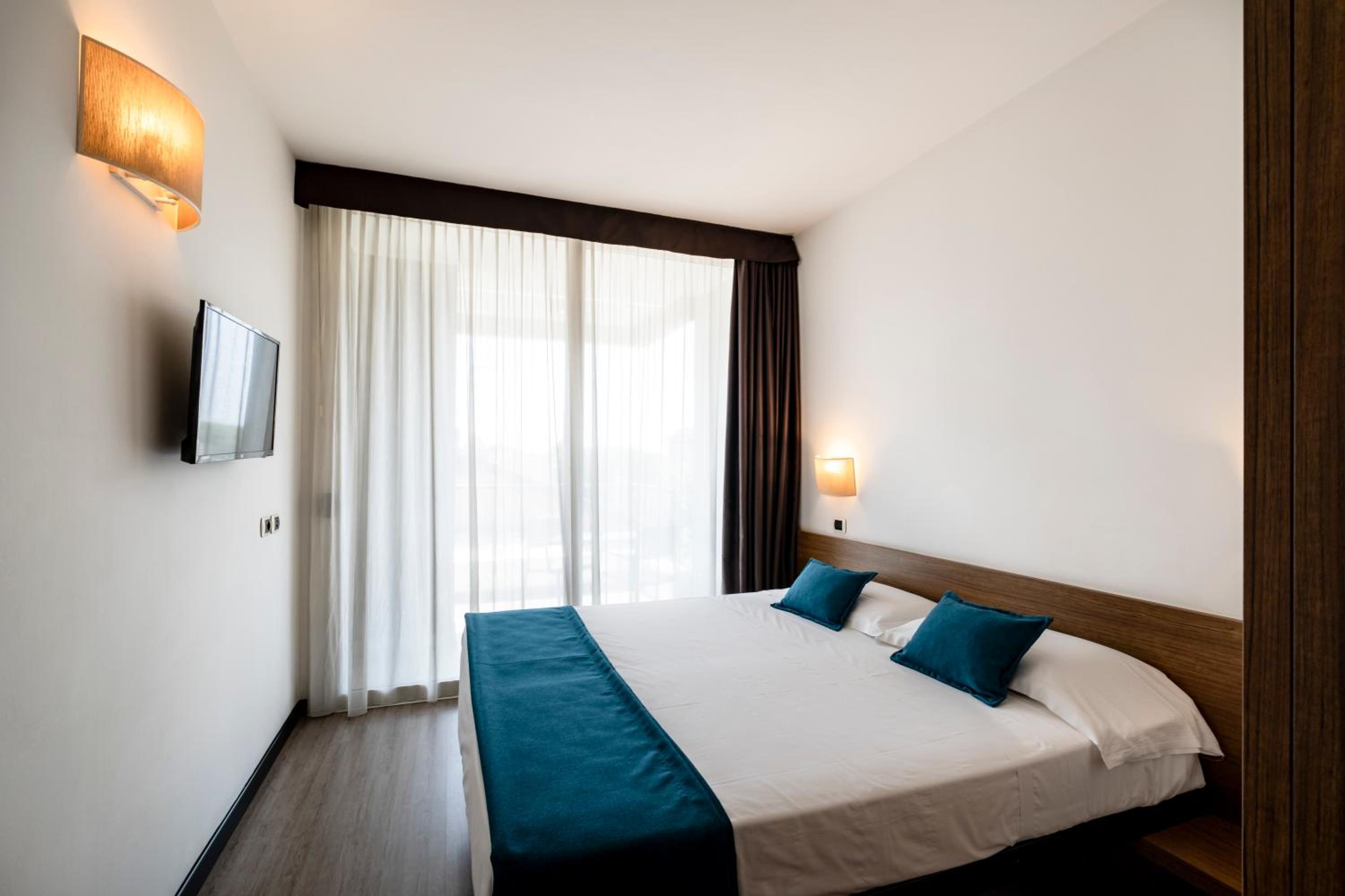 Double Room with Balcony - Photo 1