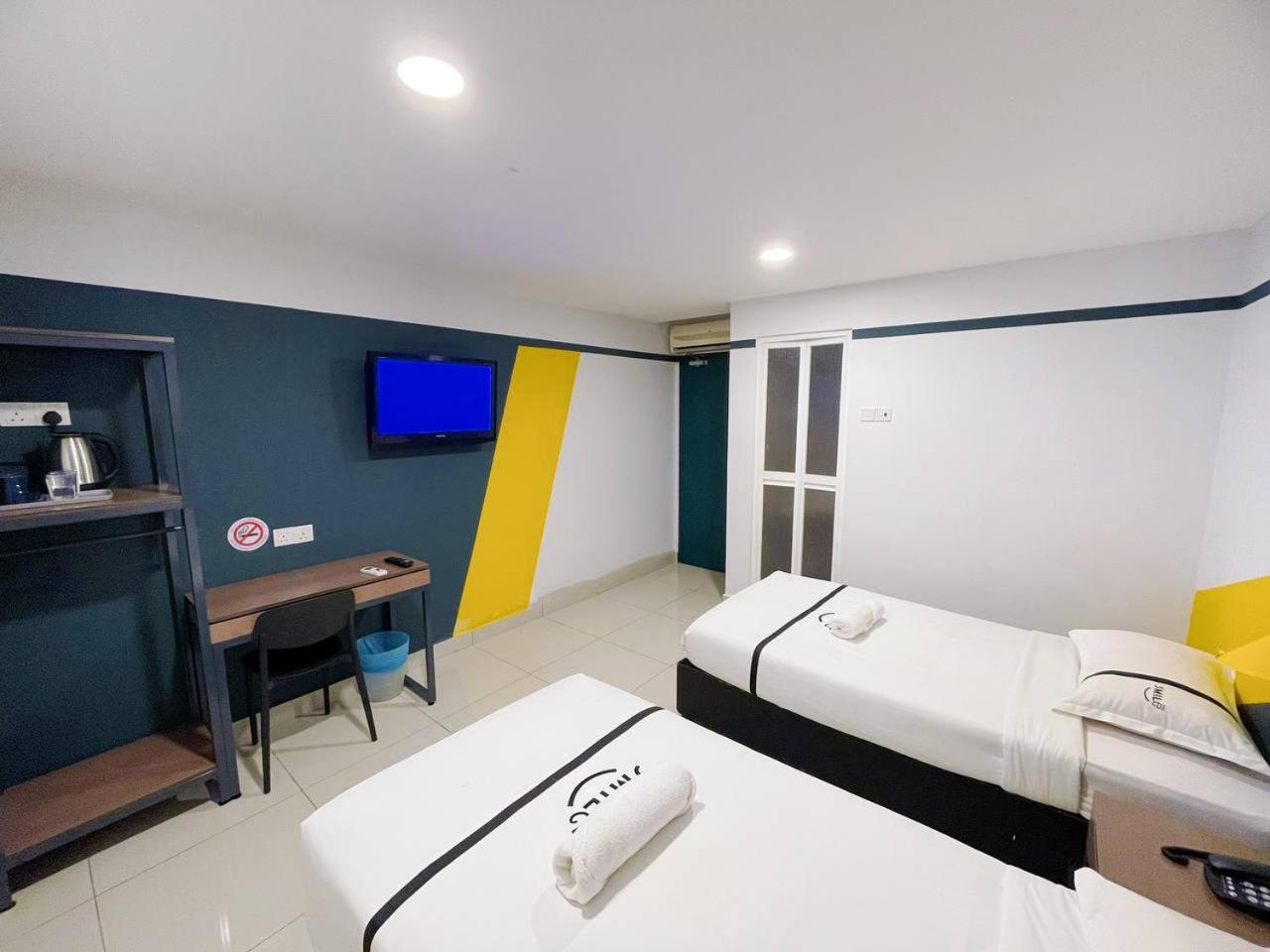 Twin Room - Photo 2