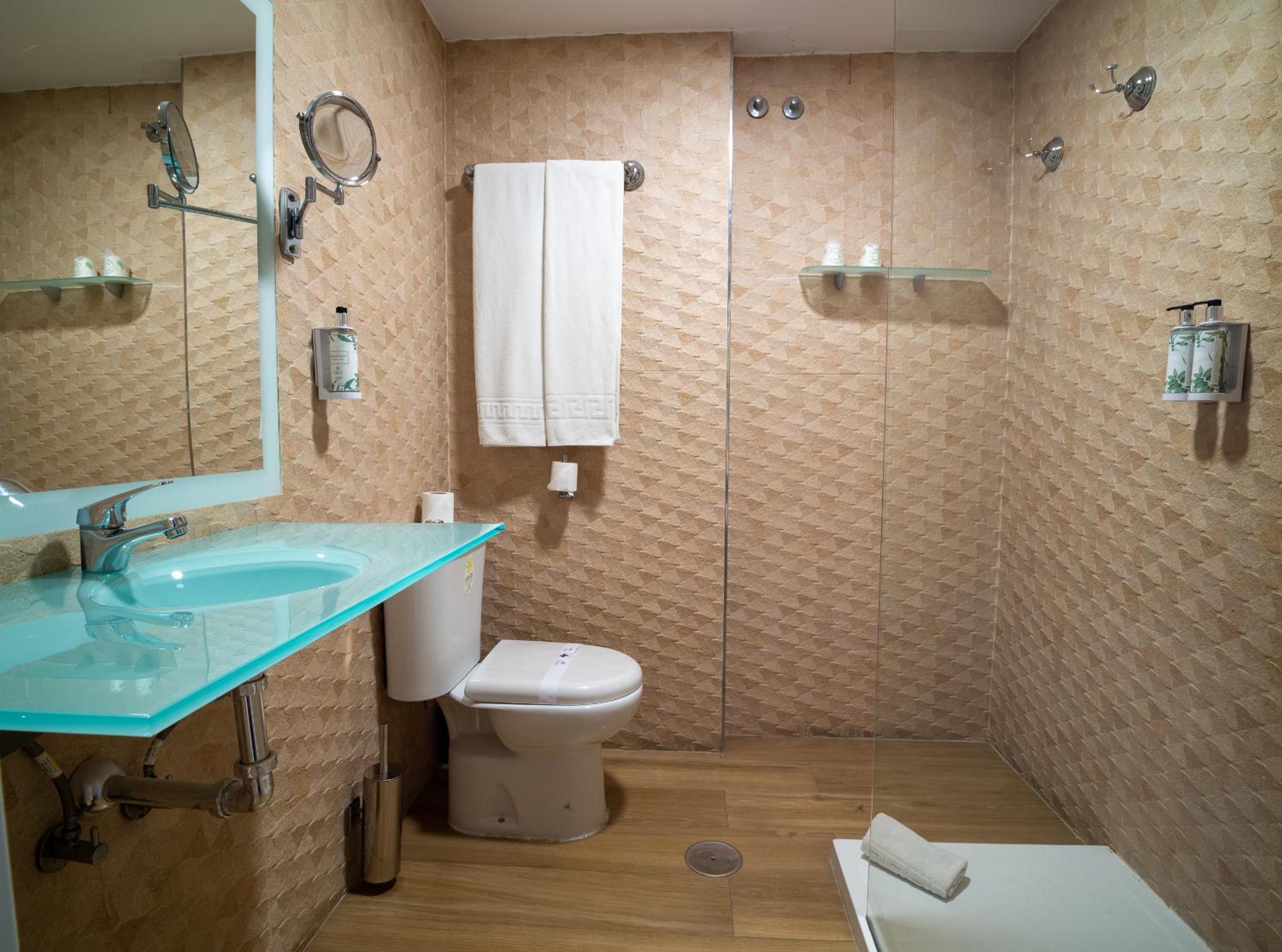 Twin Room - Photo 2