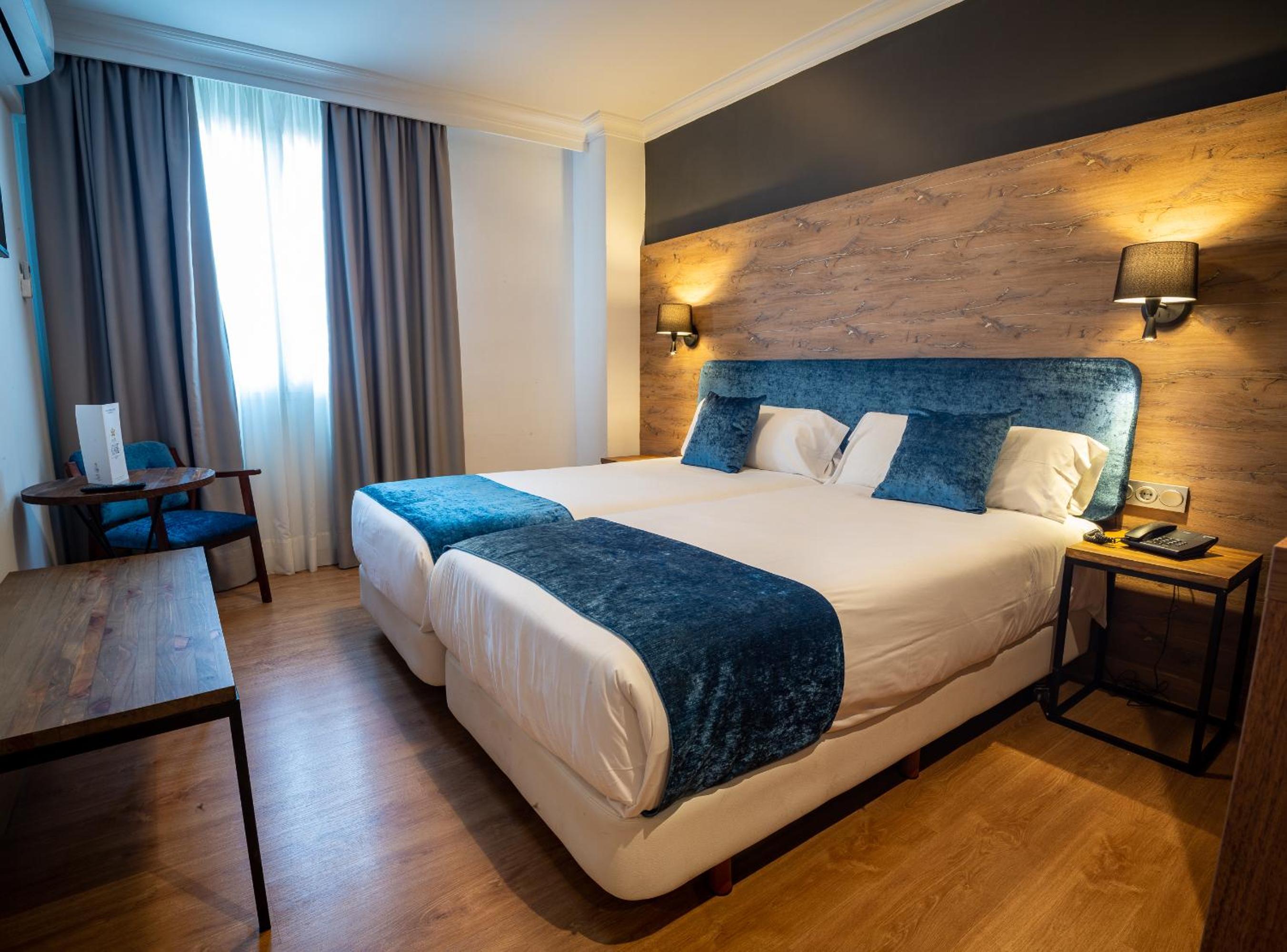 Twin Room - Photo 1