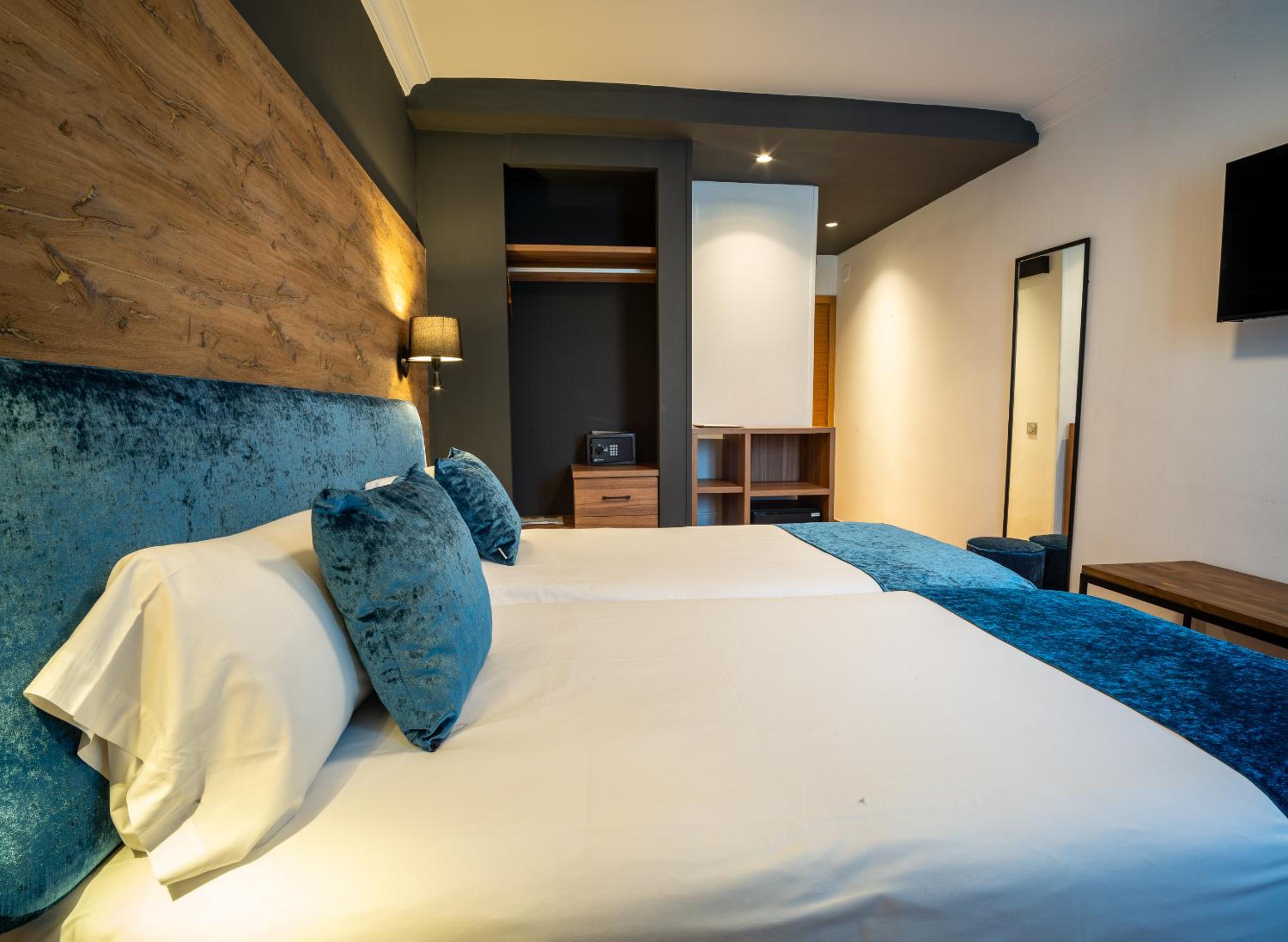 Twin Room - Photo 5