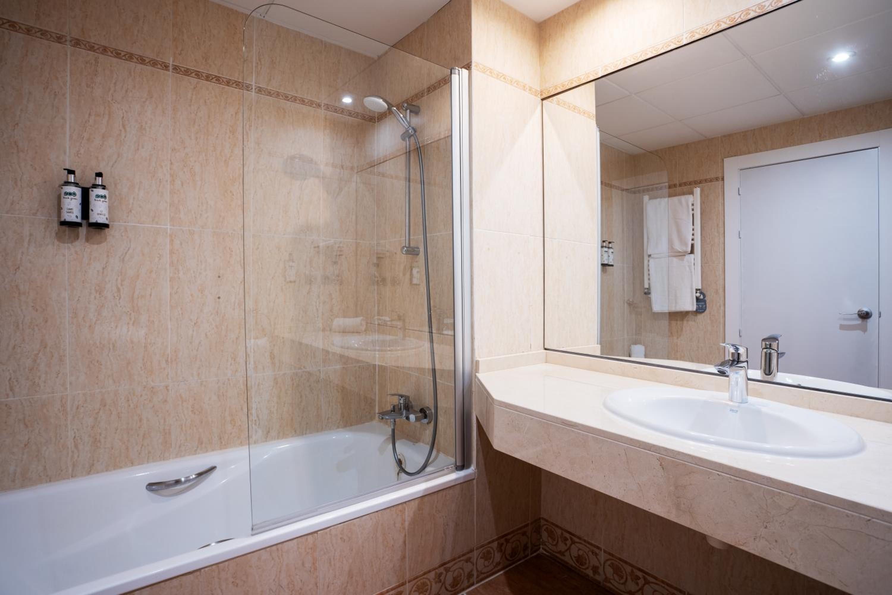 Economy Standard (2 adults) - Photo 3