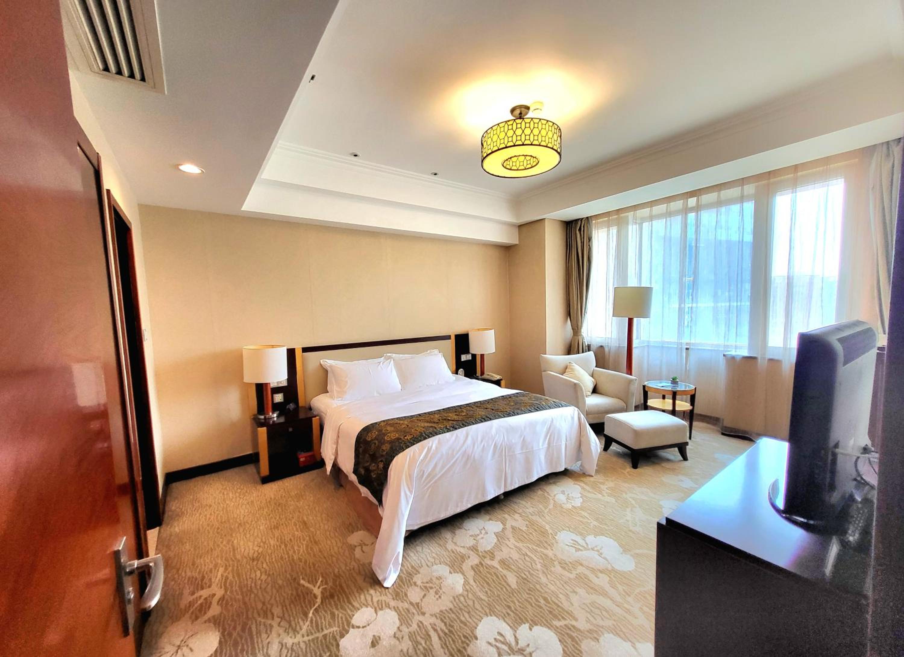 One-Bedroom Apartment - Photo 1