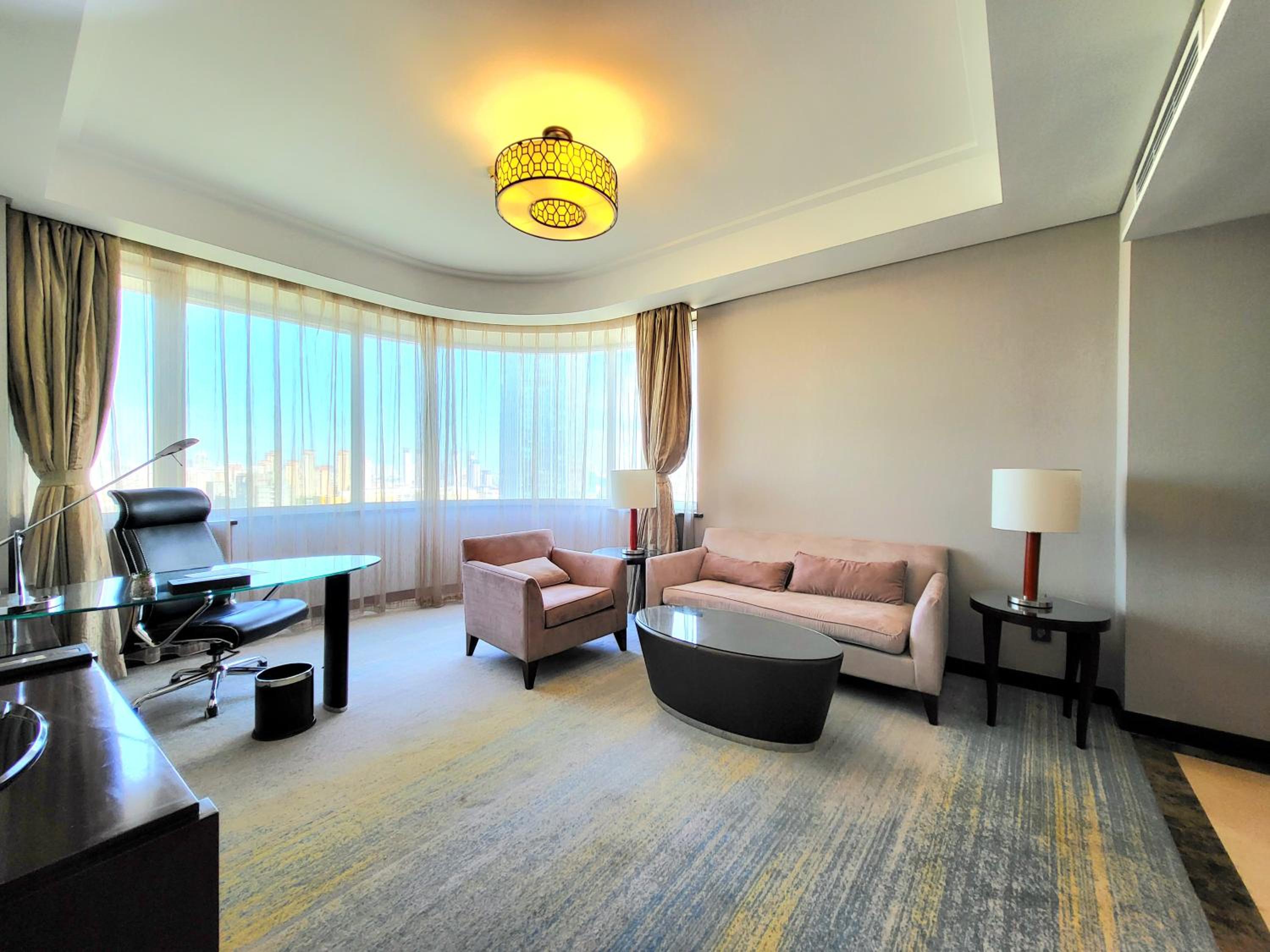 Deluxe Suite - Photo 3