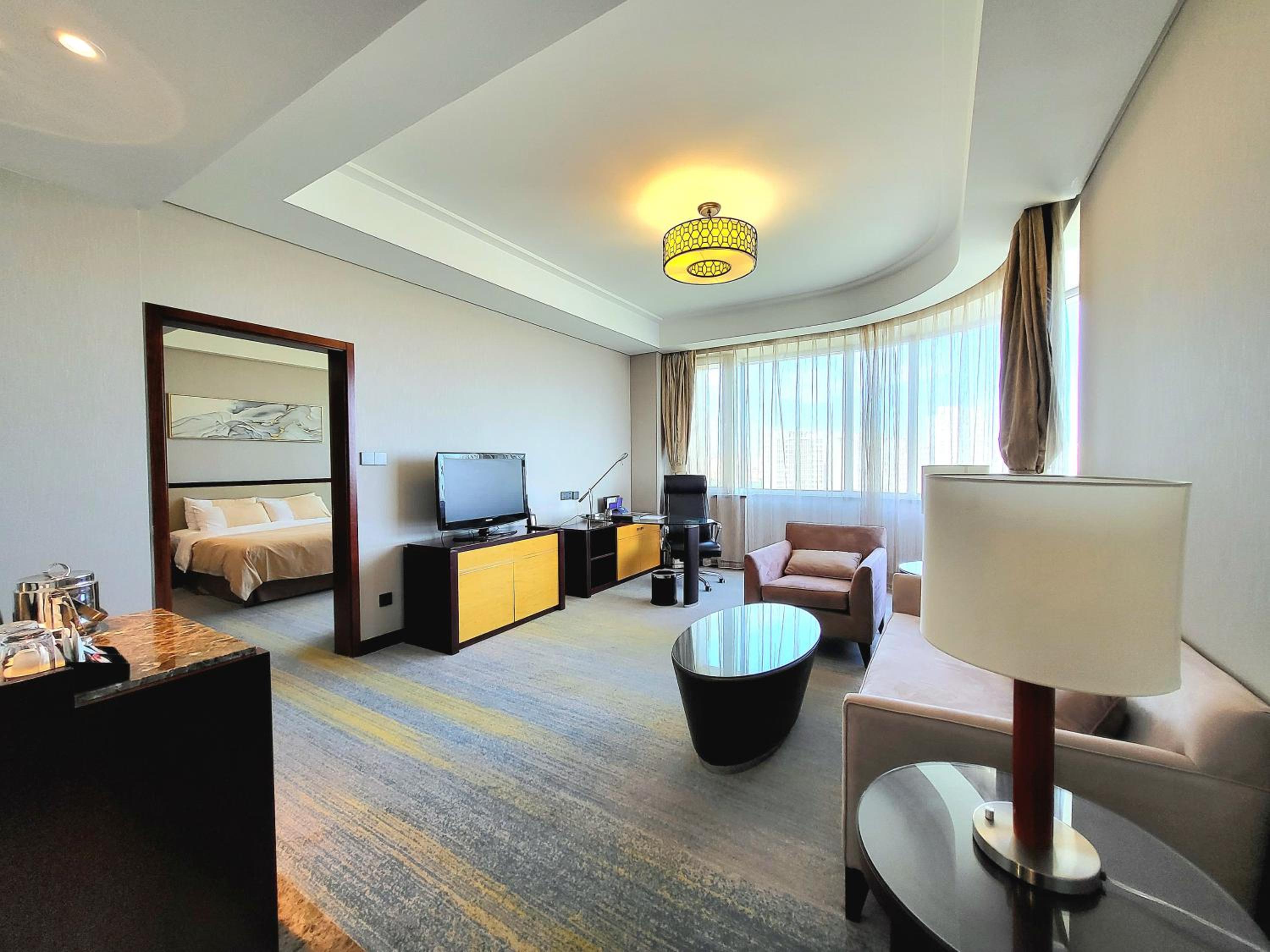 Deluxe Suite - Photo 1
