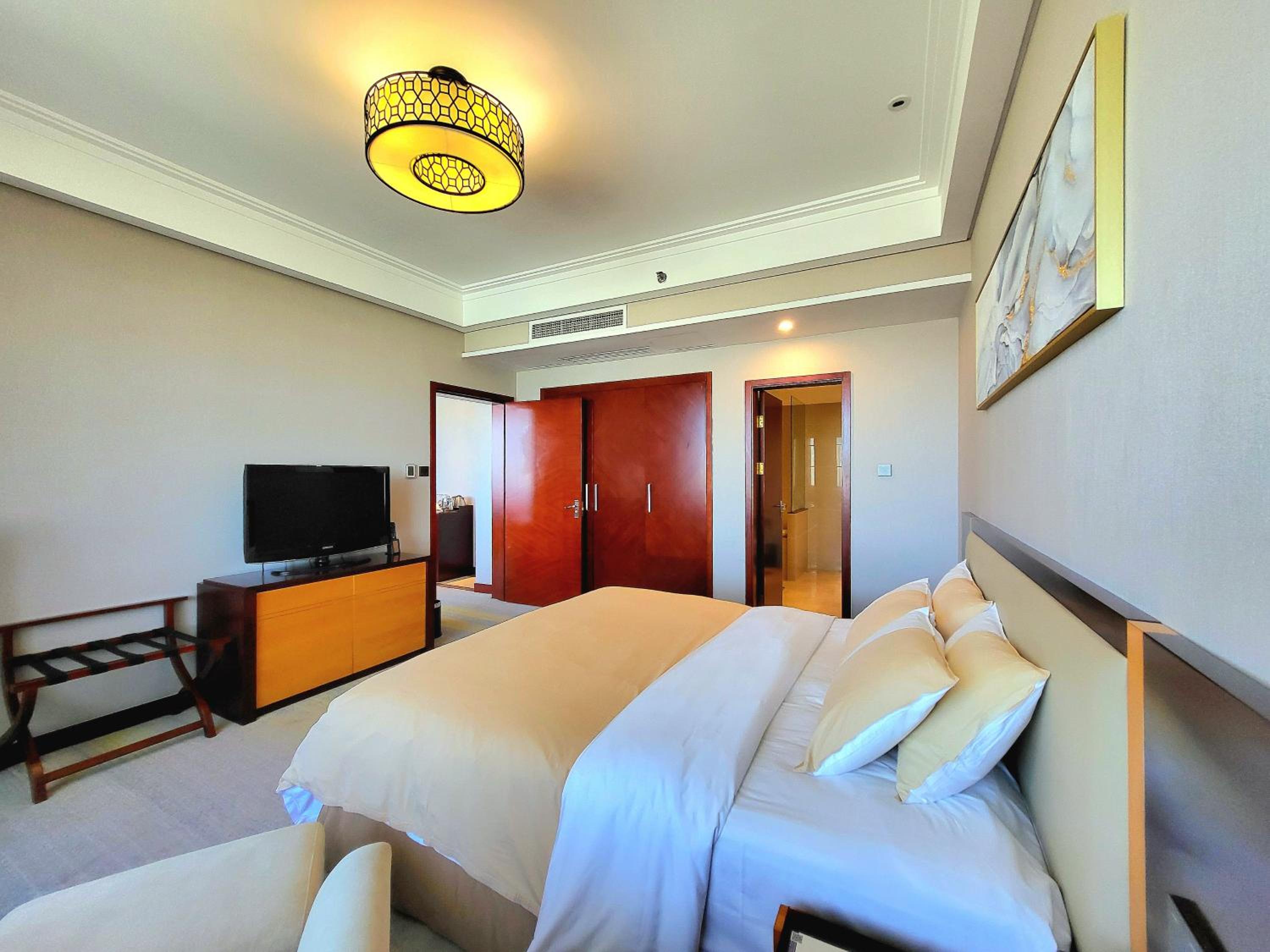 Deluxe Suite - Photo 5
