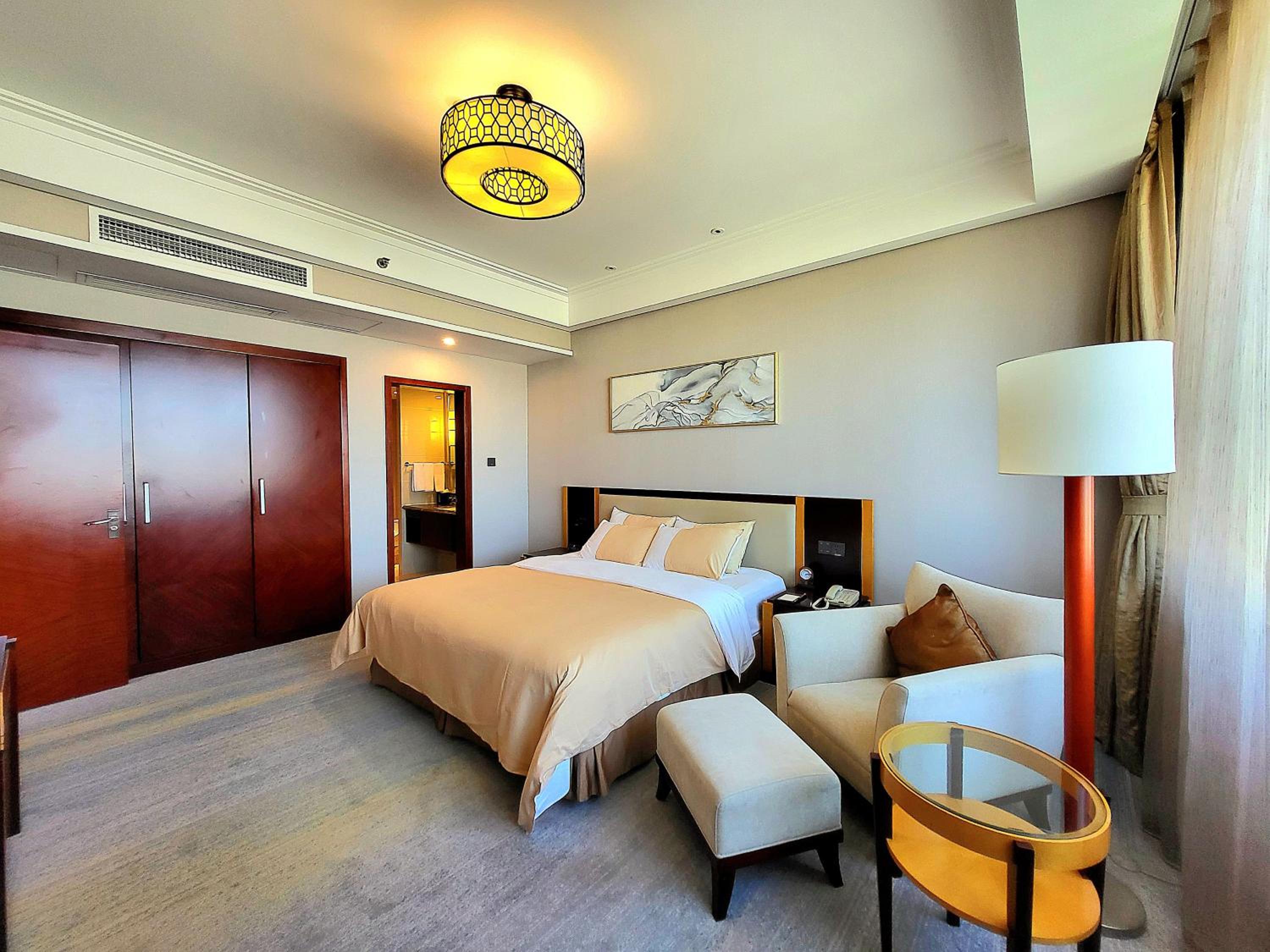 Deluxe Suite - Photo 2