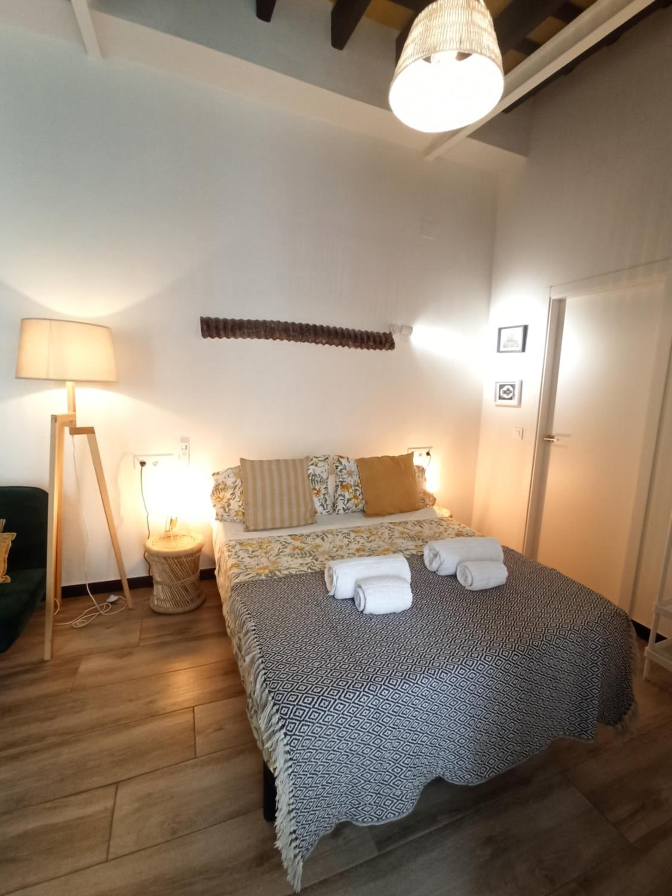 Studio Apartment with One Double Bed - Photo 5