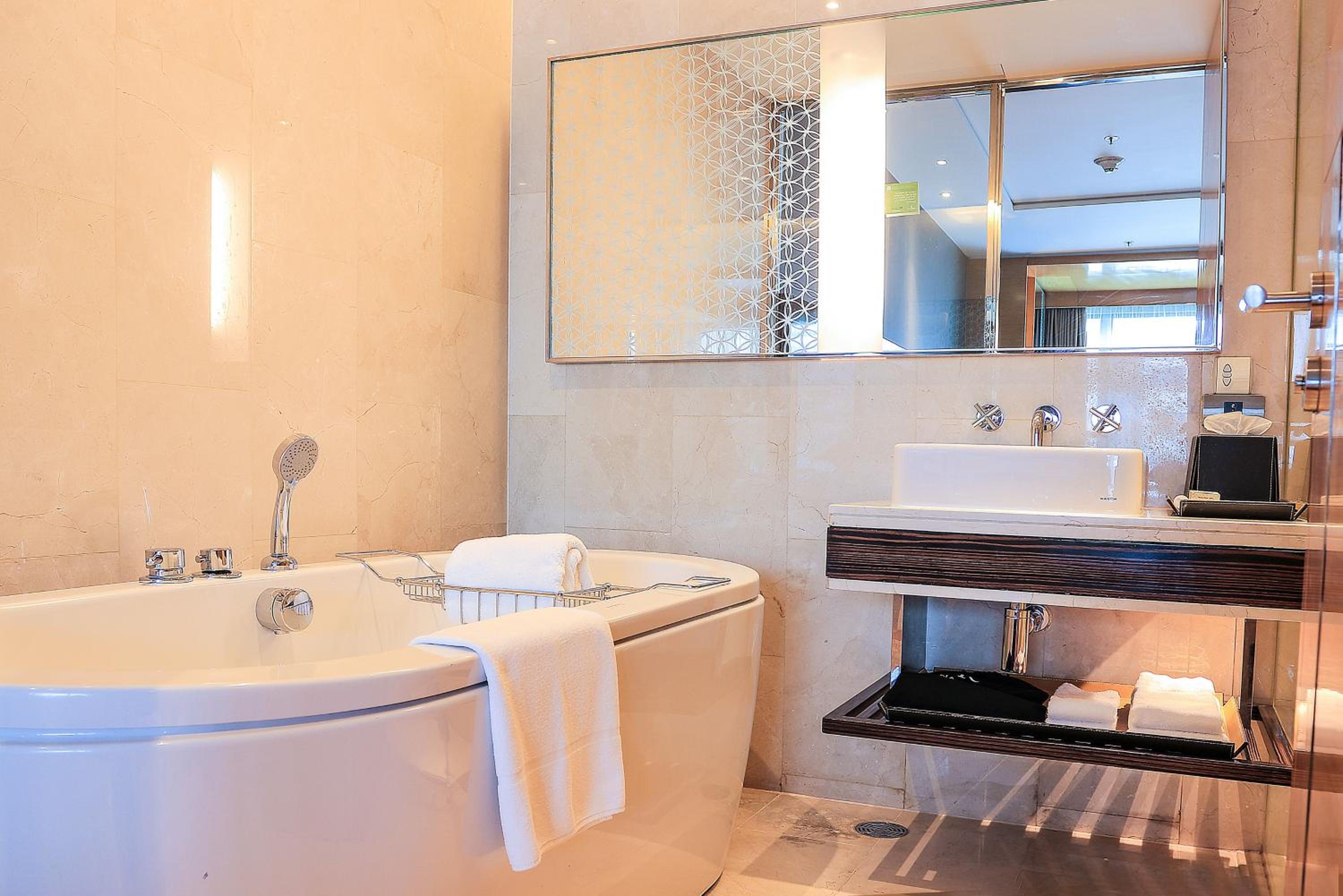 Deluxe Room, King Bed